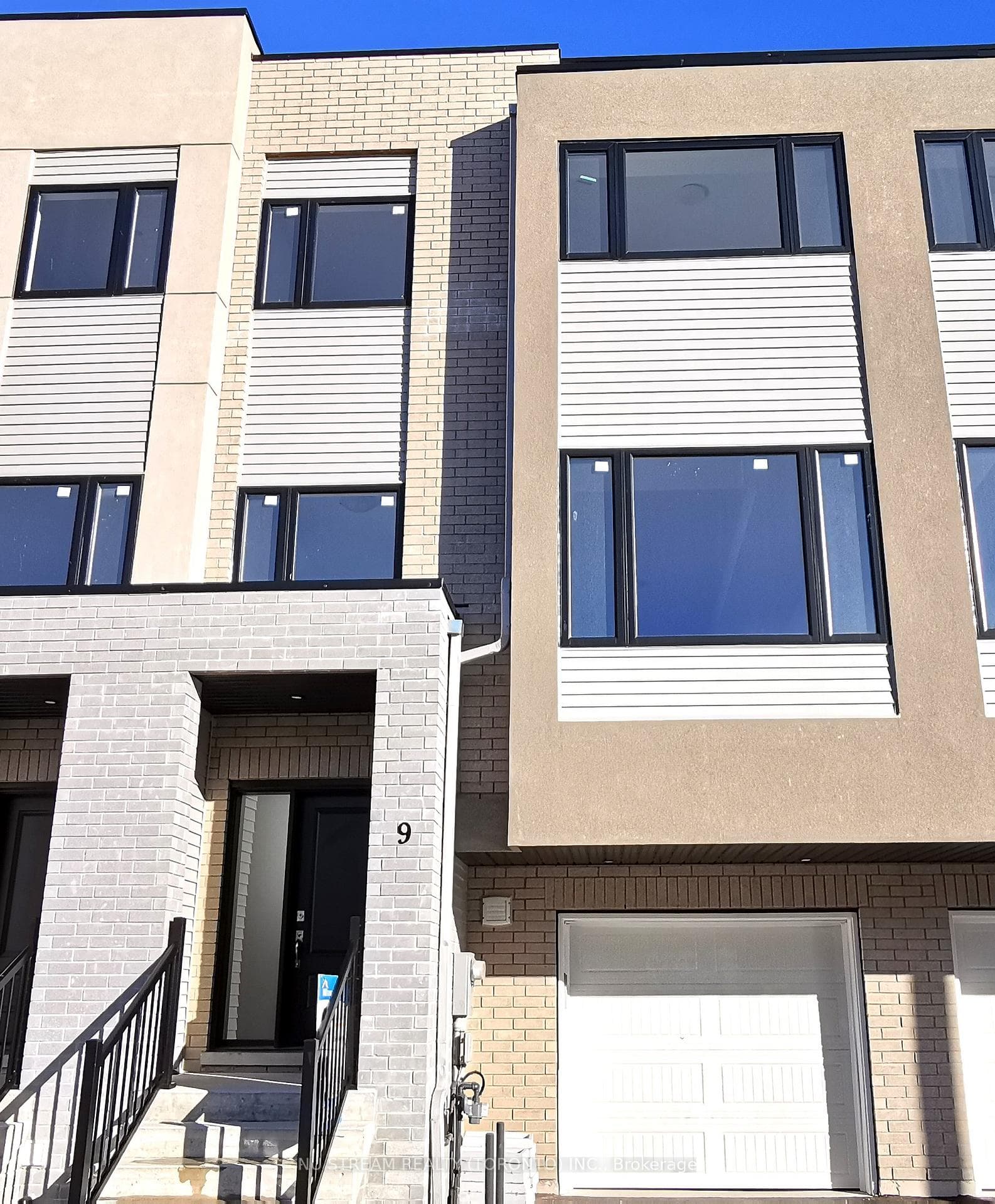 9 Carl Hill Lane, Richmond Hill, ON L4C 5W8 - Photo 1