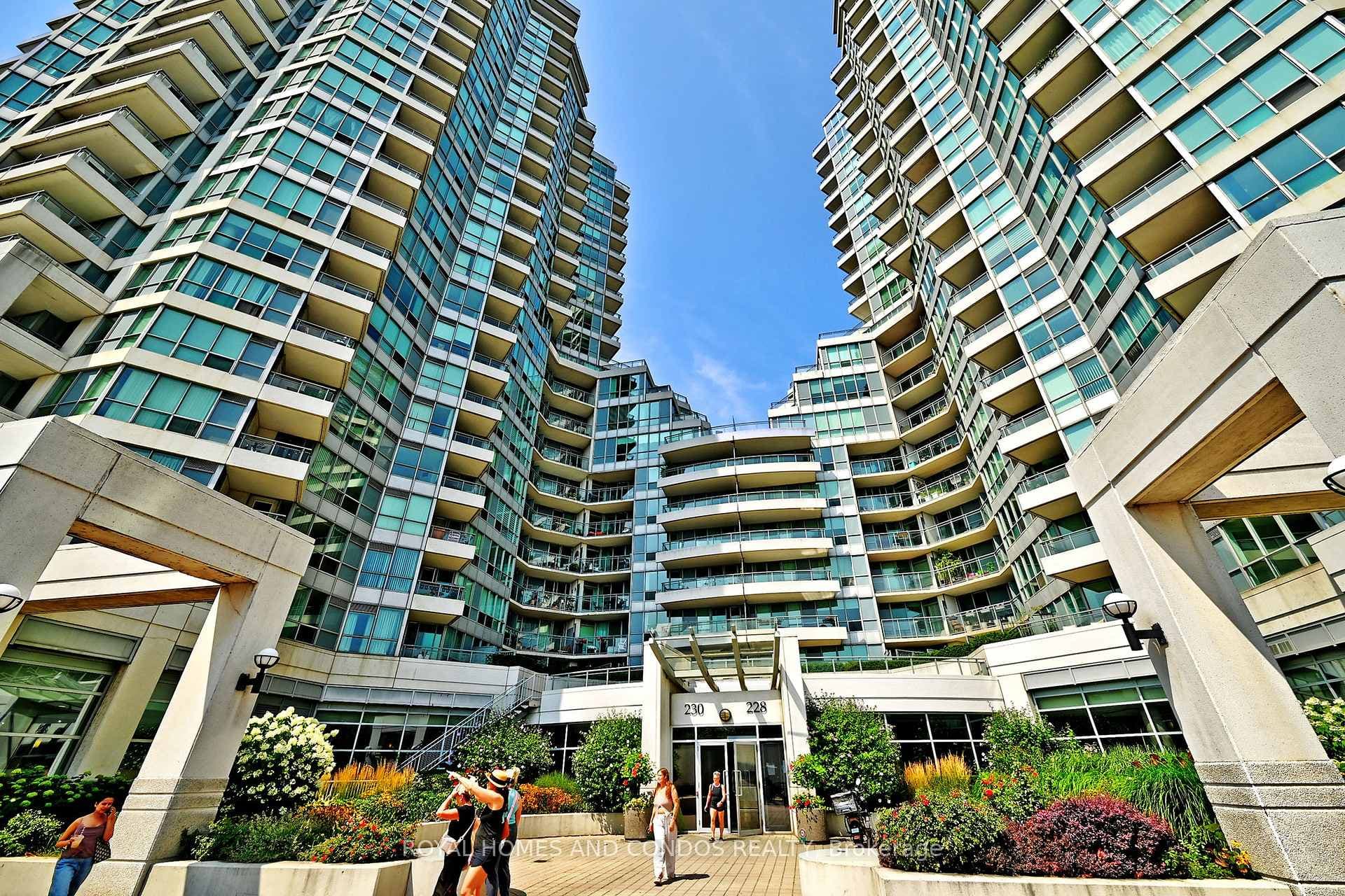 230 Queens Quay Unit 618, Downtown Toronto / Waterfront, ON M5J 1B5 - Photo 1
