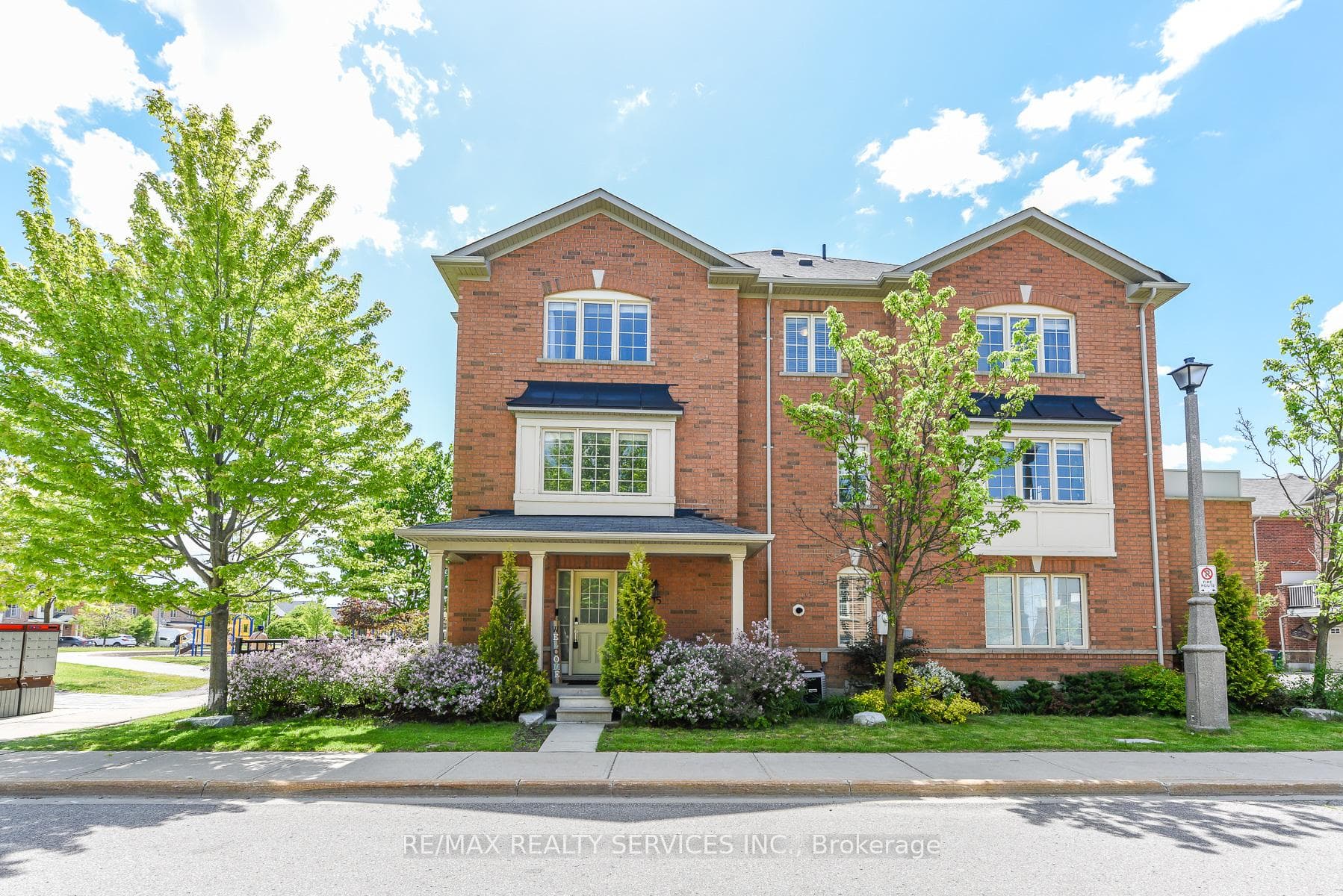 15 Peach Drive, Brampton, ON L6R 0W5 - Photo 1