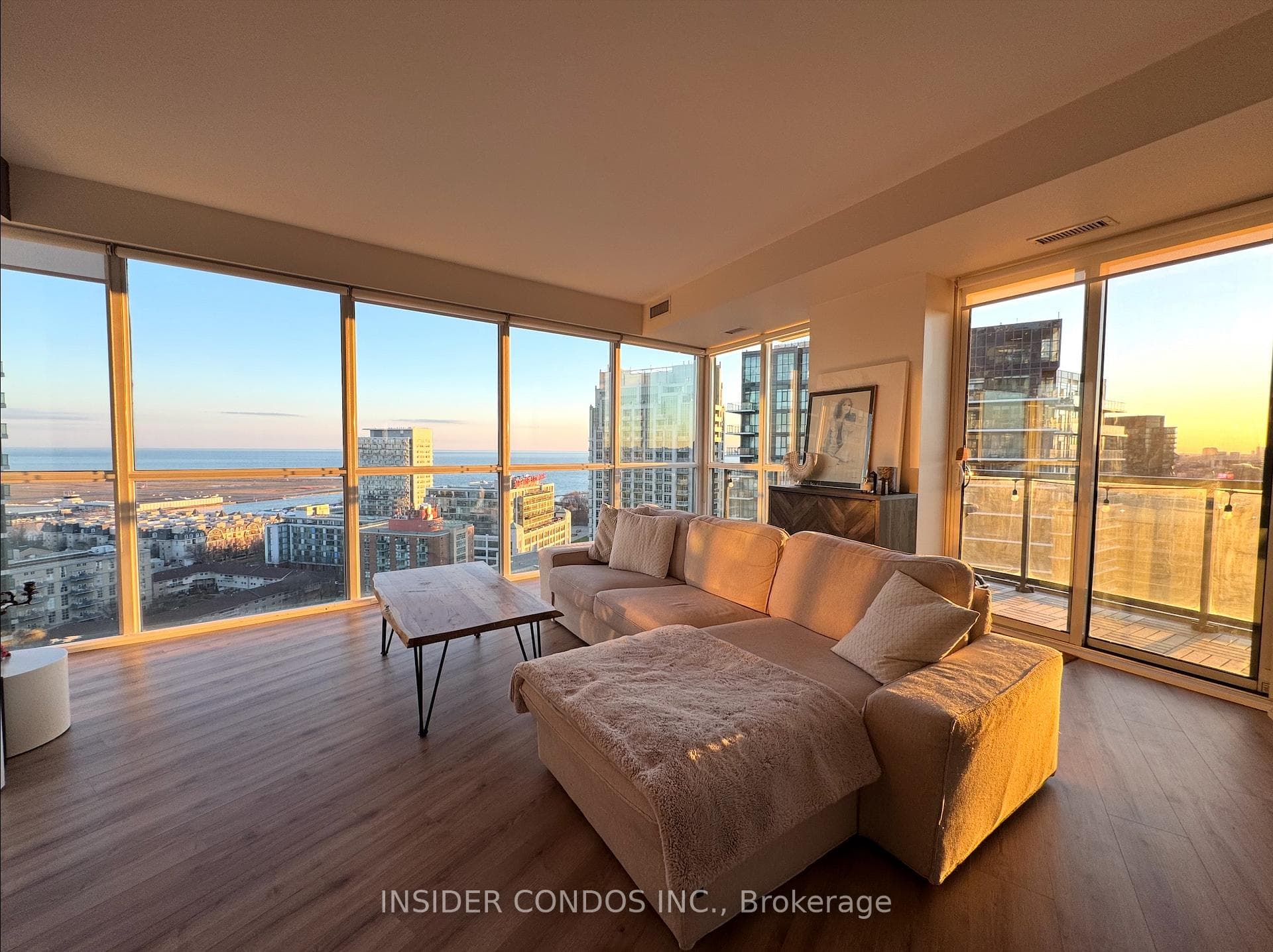 20 Bruyeres Mews Unit 2512, Toronto C01