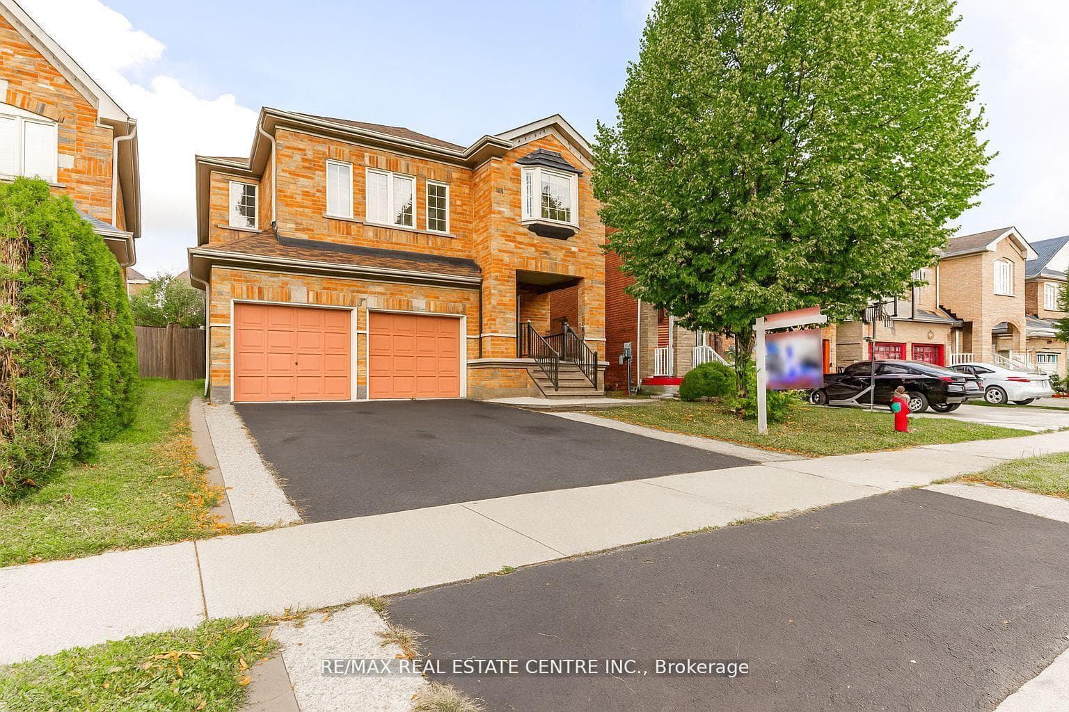 107 Crown Victoria Drive, Brampton, ON L7A 3X9 - Photo 1