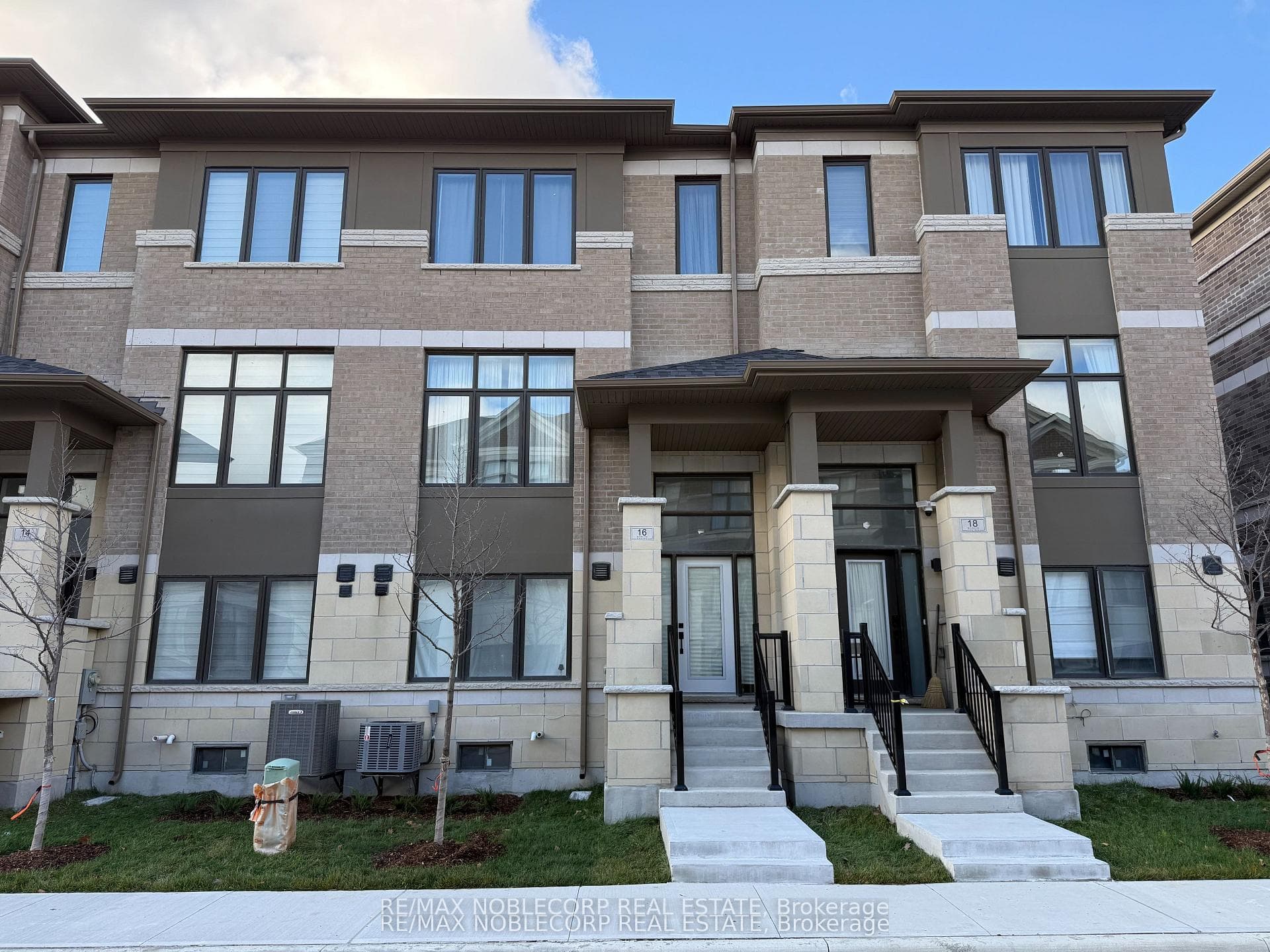 16 Tay Lane, Richmond Hill, ON L4S 1N7 - Photo 1