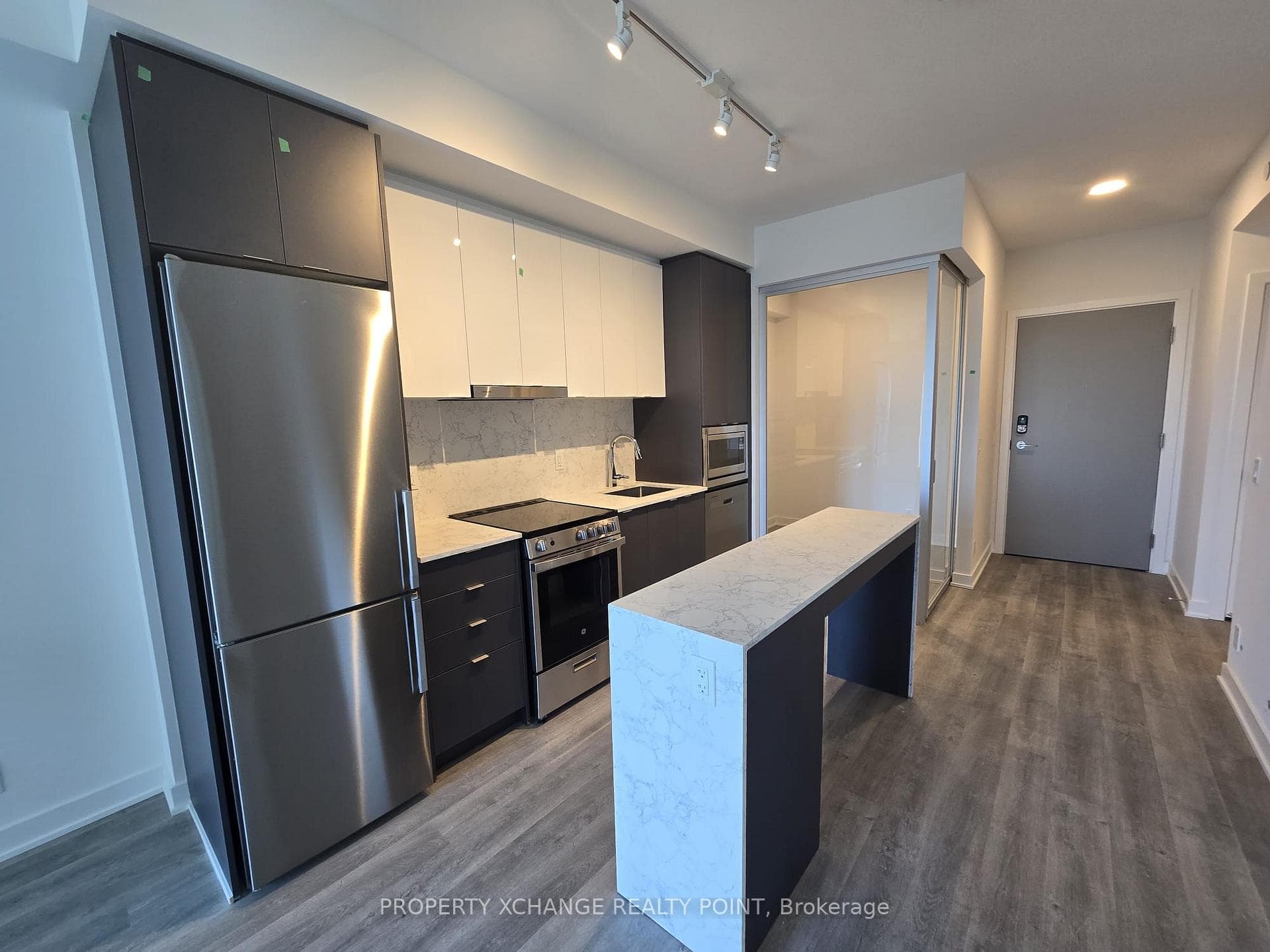 50 Upper Mall Way Unit 1604, Vaughan, ON L4J 4P8 - Photo 1