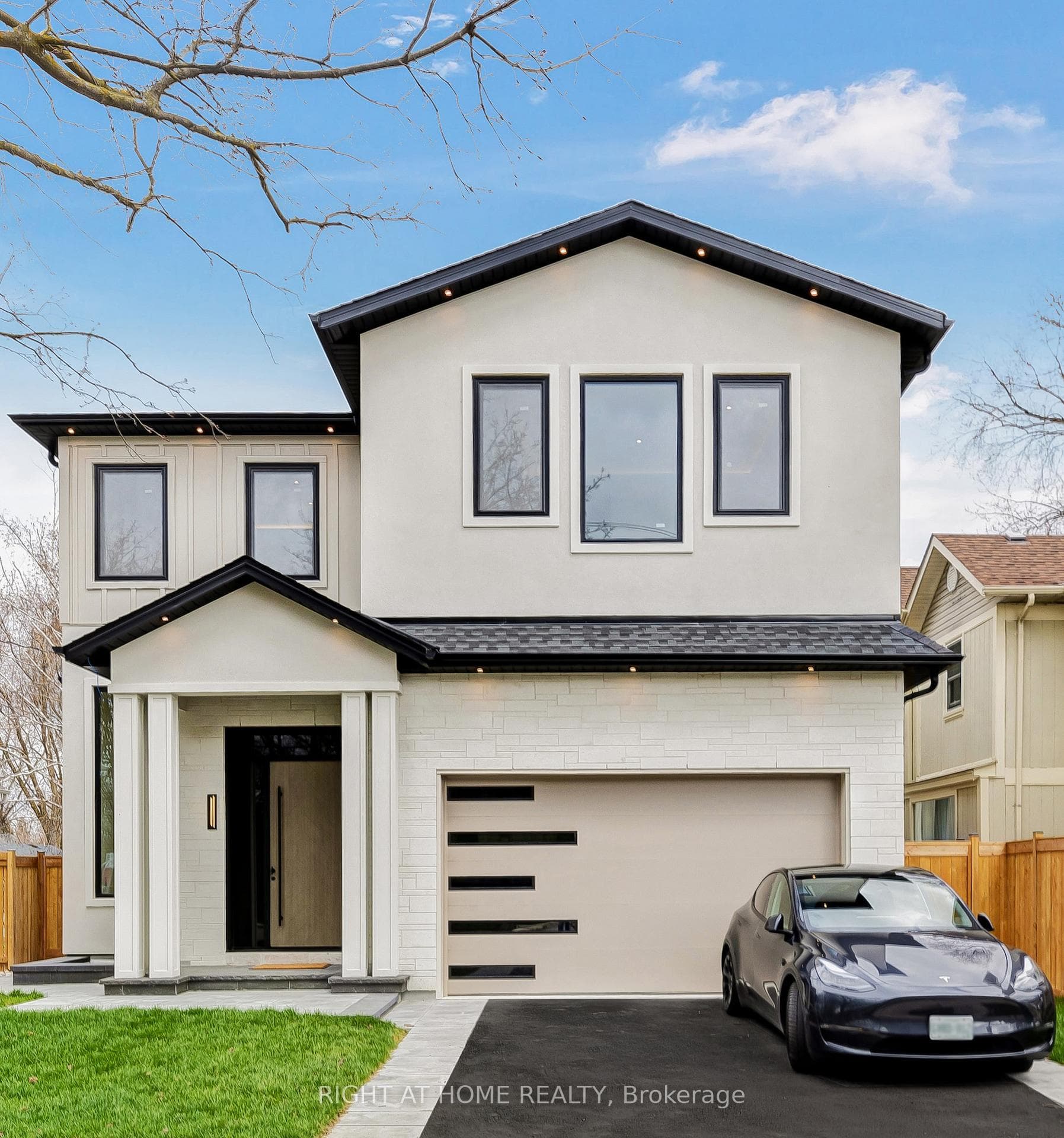 84 Mosley Street, Aurora, ON L4G 1H1 - Photo 1