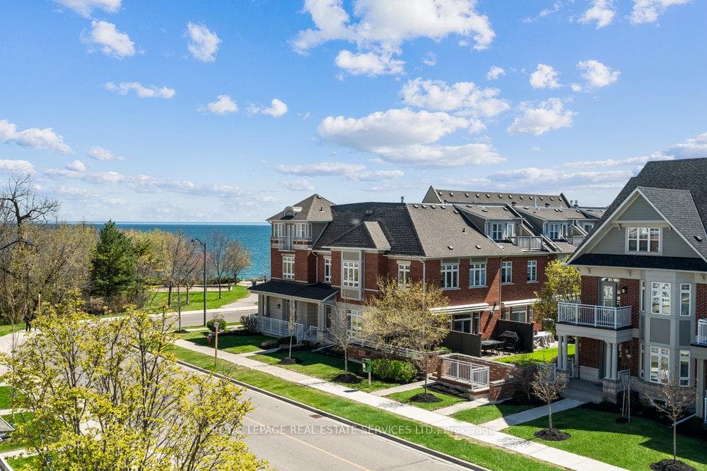 115 St Lawrence Drive, Mississauga, ON L5G 4V2 - Photo 1