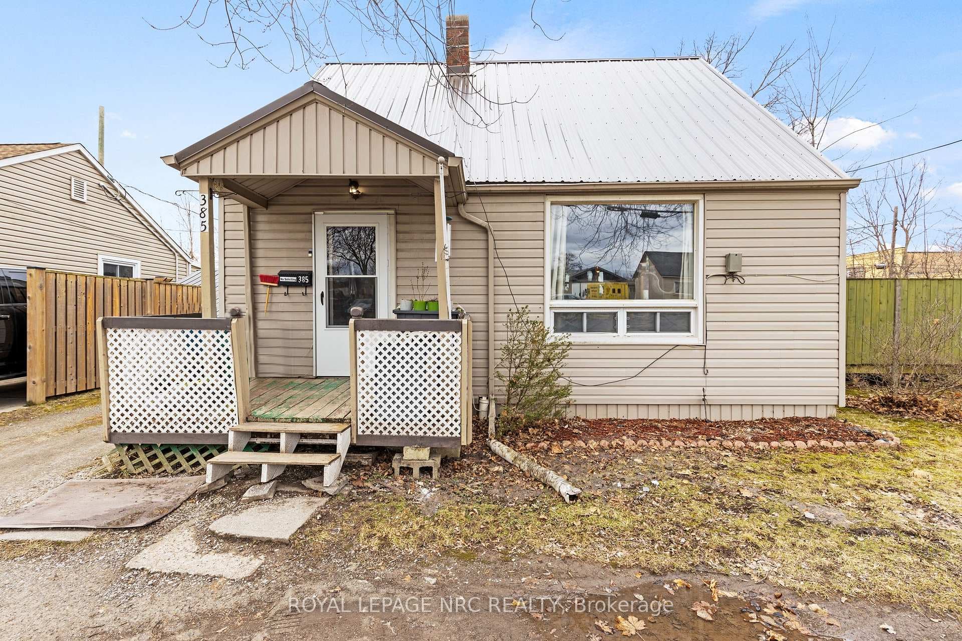 385 Crowland Avenue, Welland, ON L3B 1X5 - Photo 1