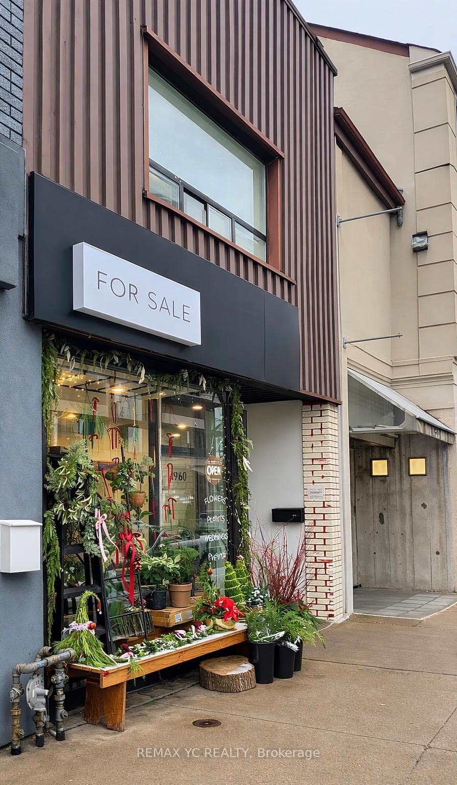1960 Yonge Street Unit 101, Forest Hill / Deer Park, ON M4S 1Z7 - Photo 1