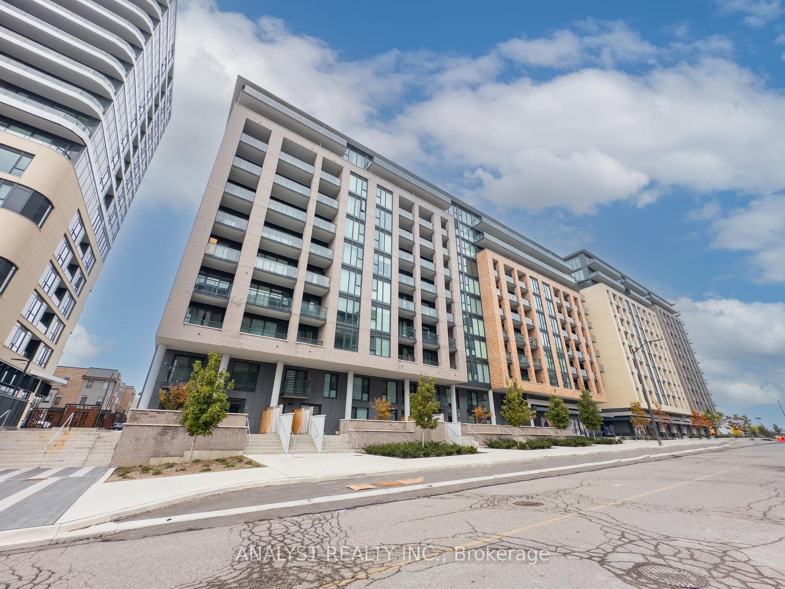 100 Eagle Rock Way Unit 1018, Vaughan, ON L6A 5B9 - Photo 1