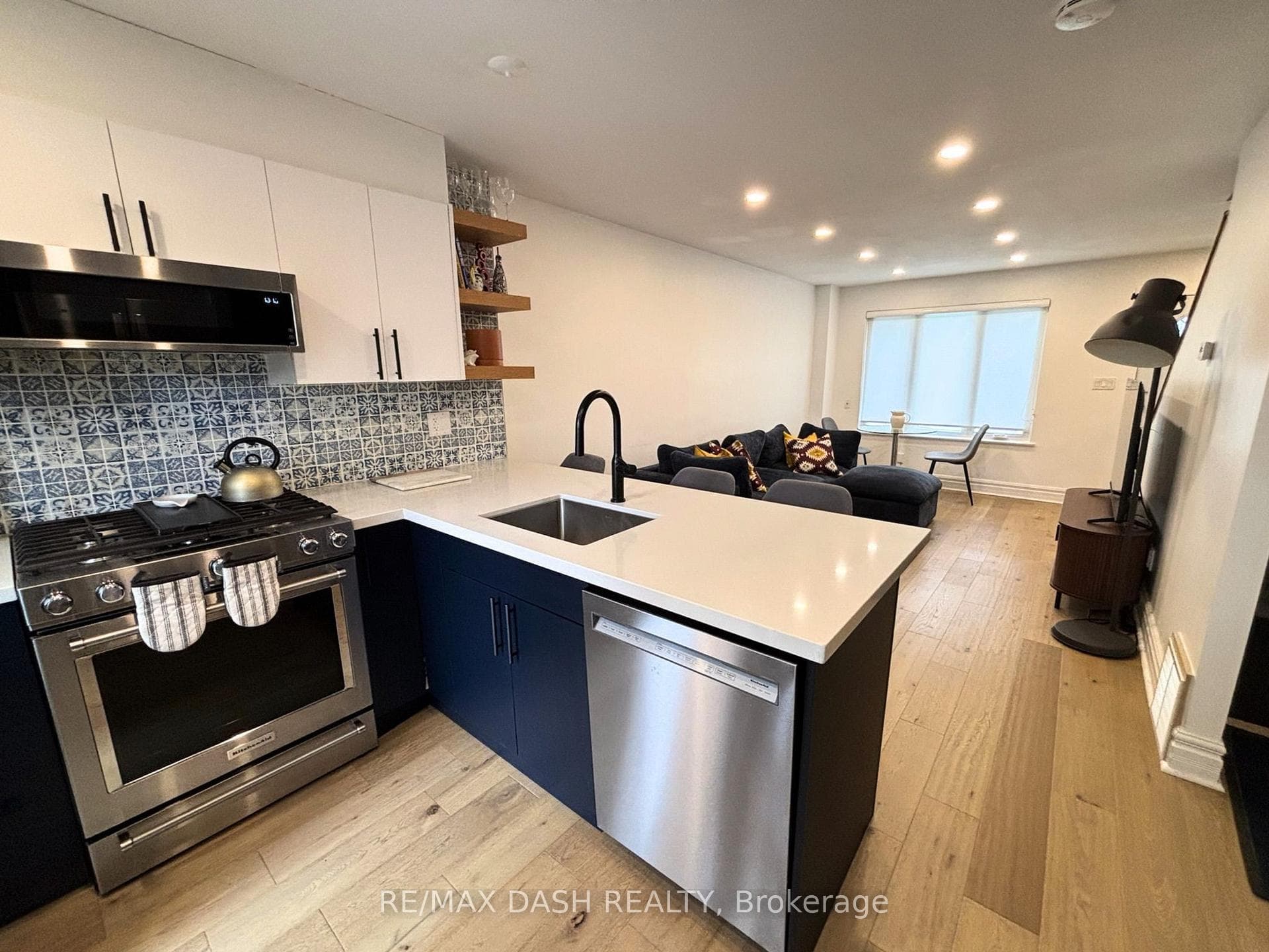 3312 Bathurst Street, Toronto C04