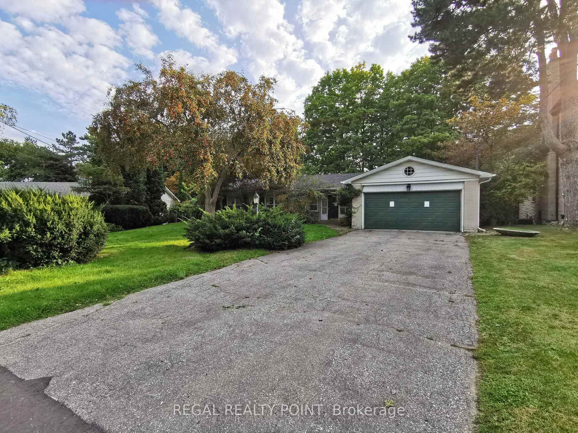 15 Artinger Court, Don Mills / Parkwoods / Victoria Village, ON M3B 1J9 - Photo 1