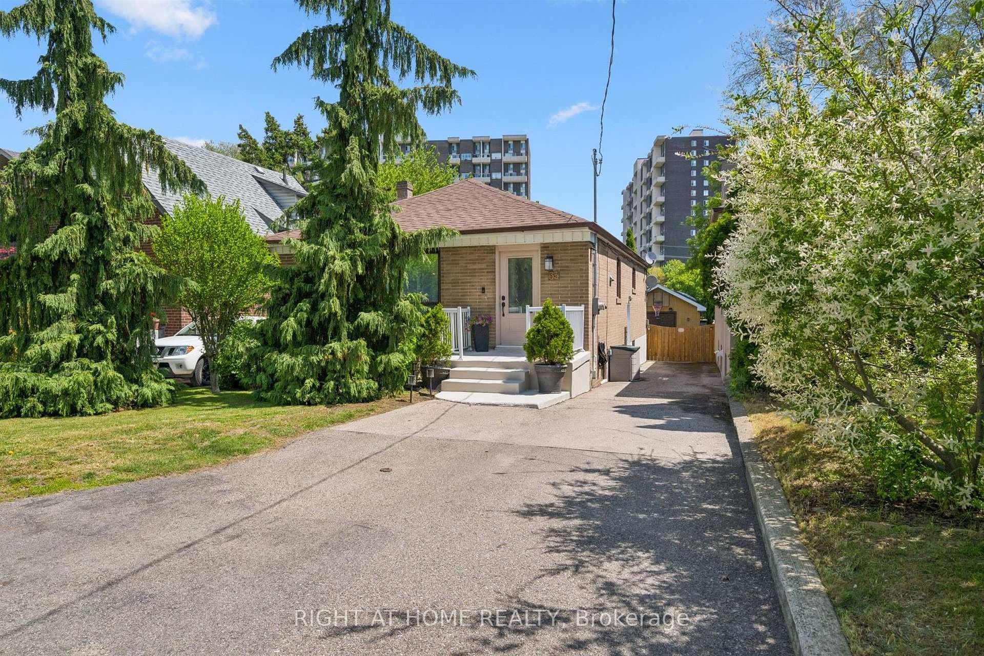 Charming home in Swansea/High Park