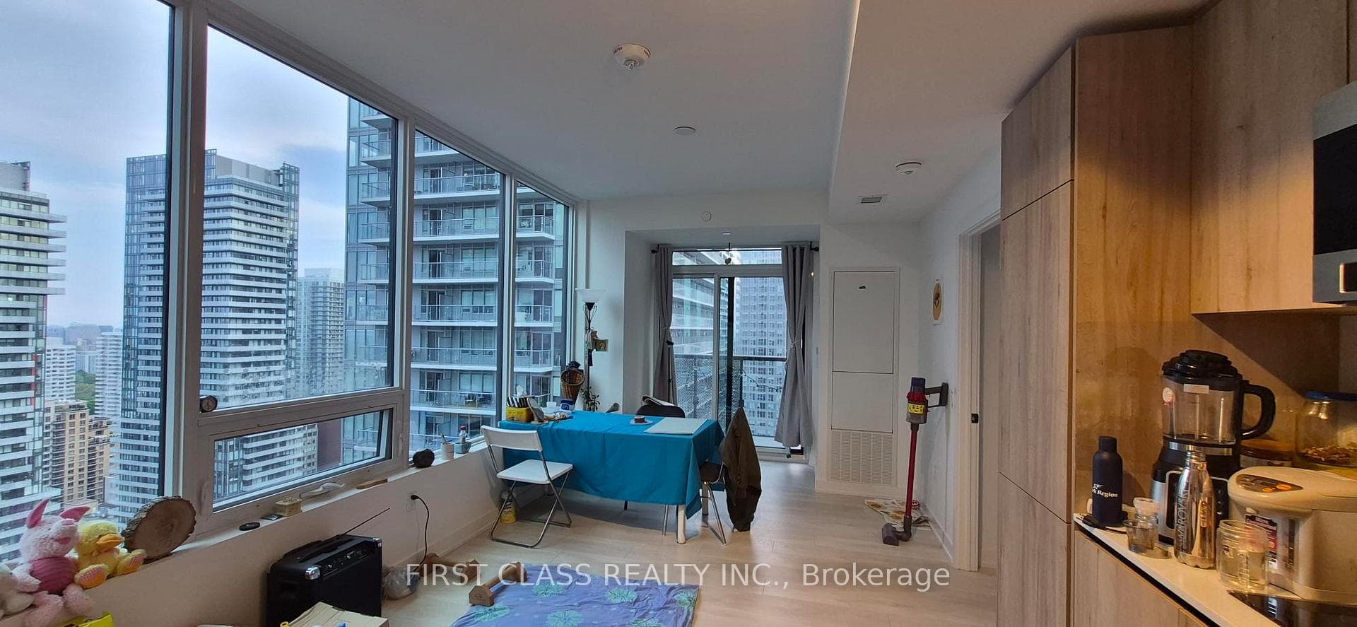 117 Broadway Avenue Unit 3002, Leaside / Davisville, ON M4P 1V3 - Photo 1