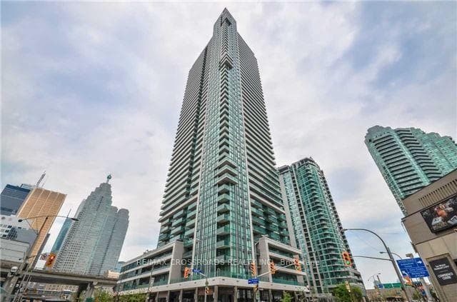 33 Bay Street Unit 2210, Downtown Toronto / Waterfront, ON M5J 2Z3 - Photo 1
