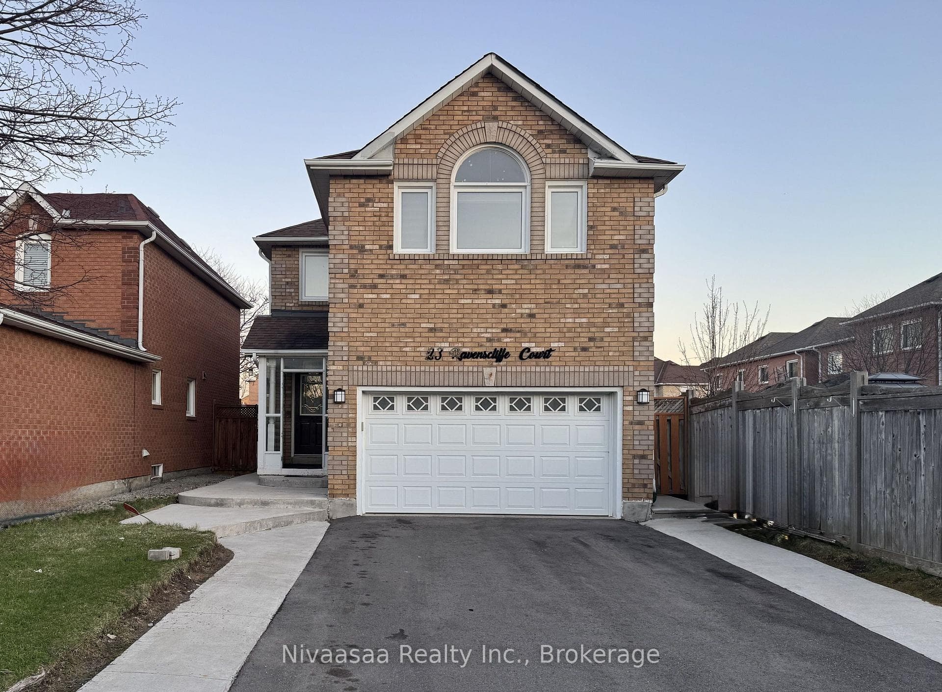 23 Ravenscliffe Court Unit UPPER LEVEL, Brampton