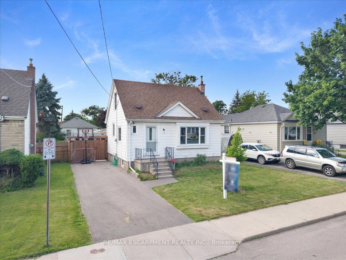 128 East 39th Street, Hamilton, ON L8V 4H3 - Photo 1