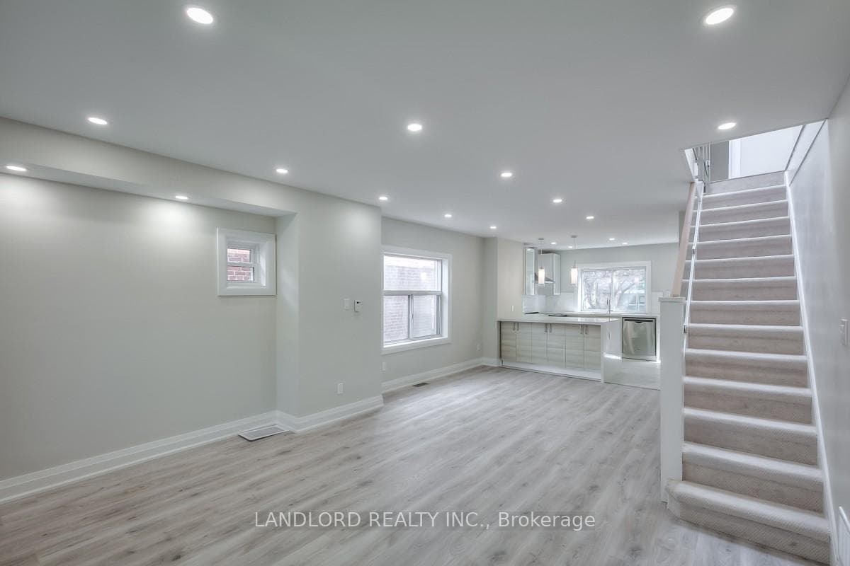 153 Gainsborough Road Unit Main, The Beaches / Upper Beaches, ON M4L 3C3 - Photo 1