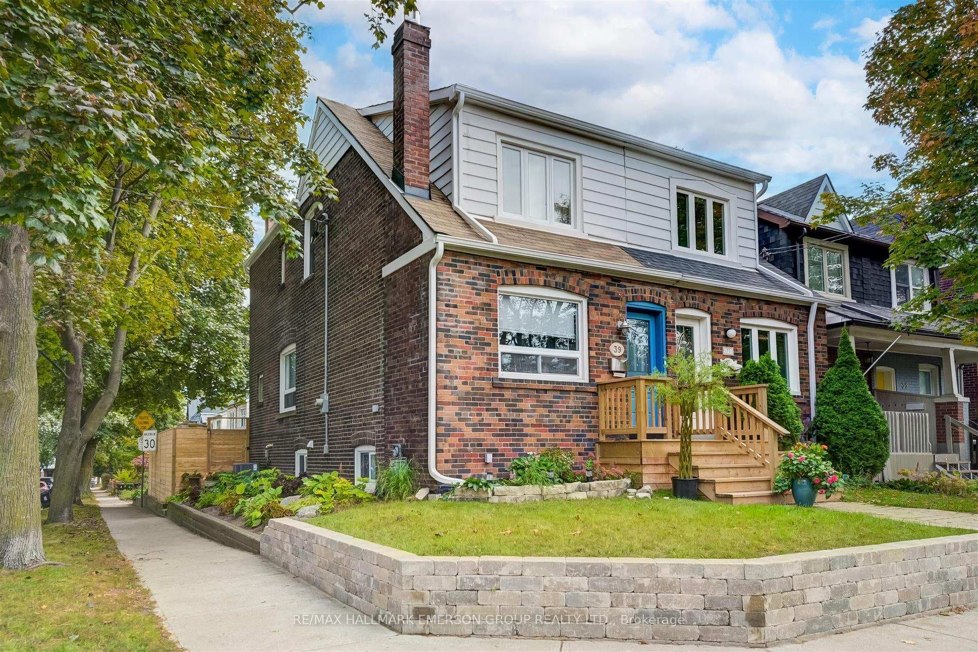 Welcome to 39 Roseheath Ave