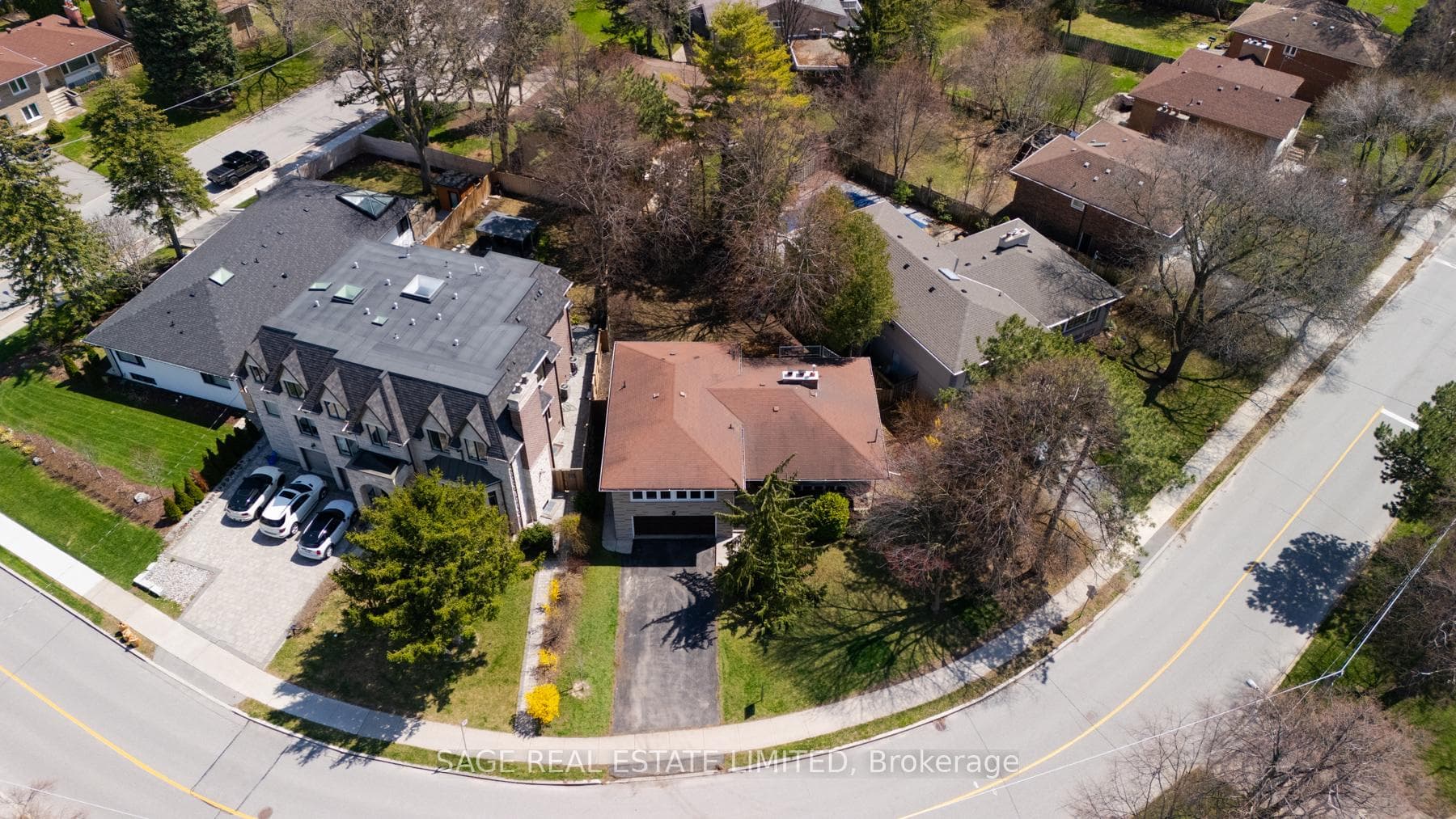 9 Hawksbury Drive, Hillcrest Village / Bayview Village, ON M2K 1M2 - Photo 1