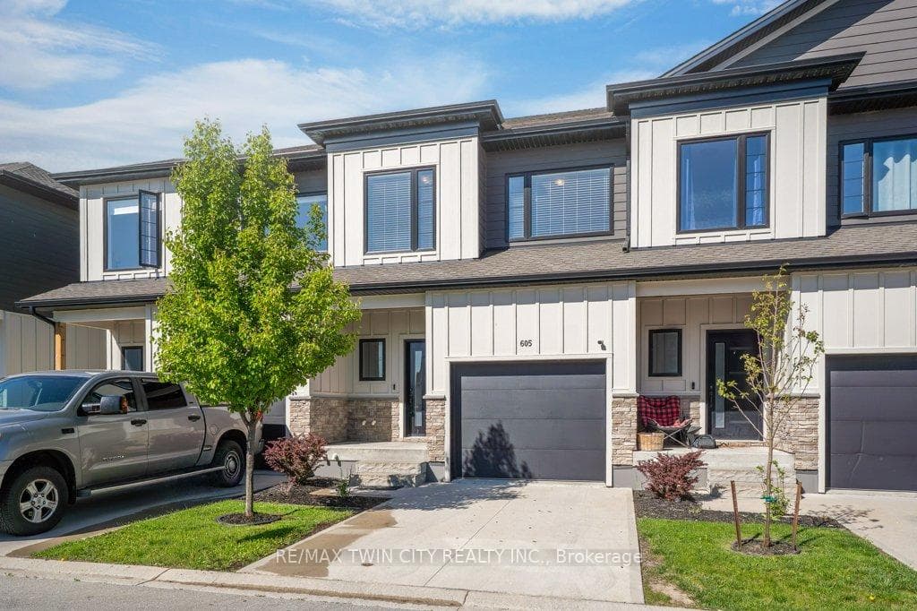 360 QUARTER TOWN Line Unit 605, Tillsonburg, ON N4G 0H7 - Photo 1
