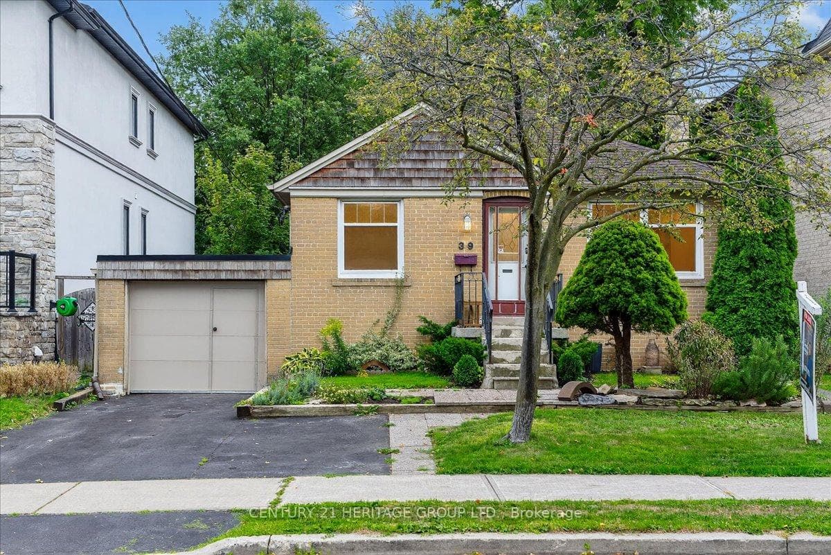 39 Reiner Road Unit Upper, North York (Bathurst Manor / Clanton Park), ON M3H 2L3 - Photo 1