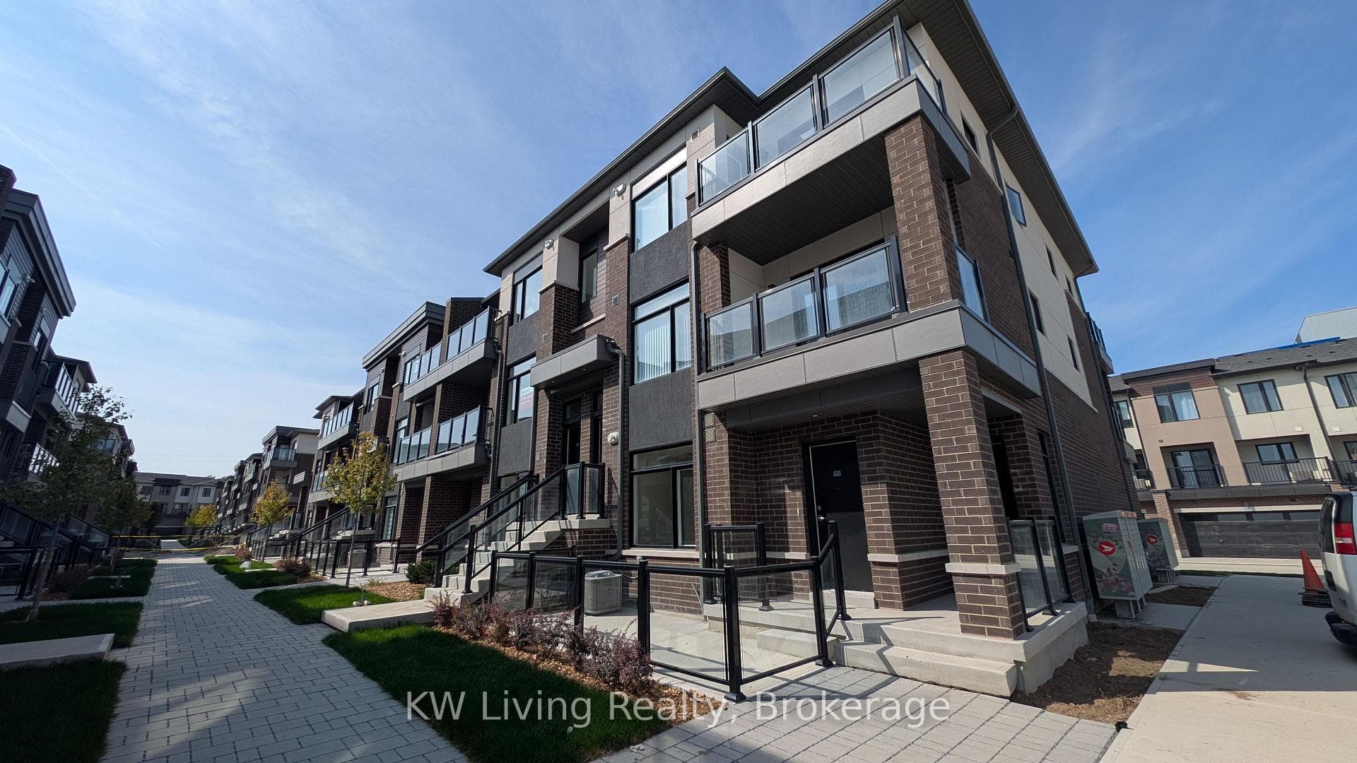 1695 Dersan Street Unit 910, Pickering, ON L1X 0S9 - Photo 1