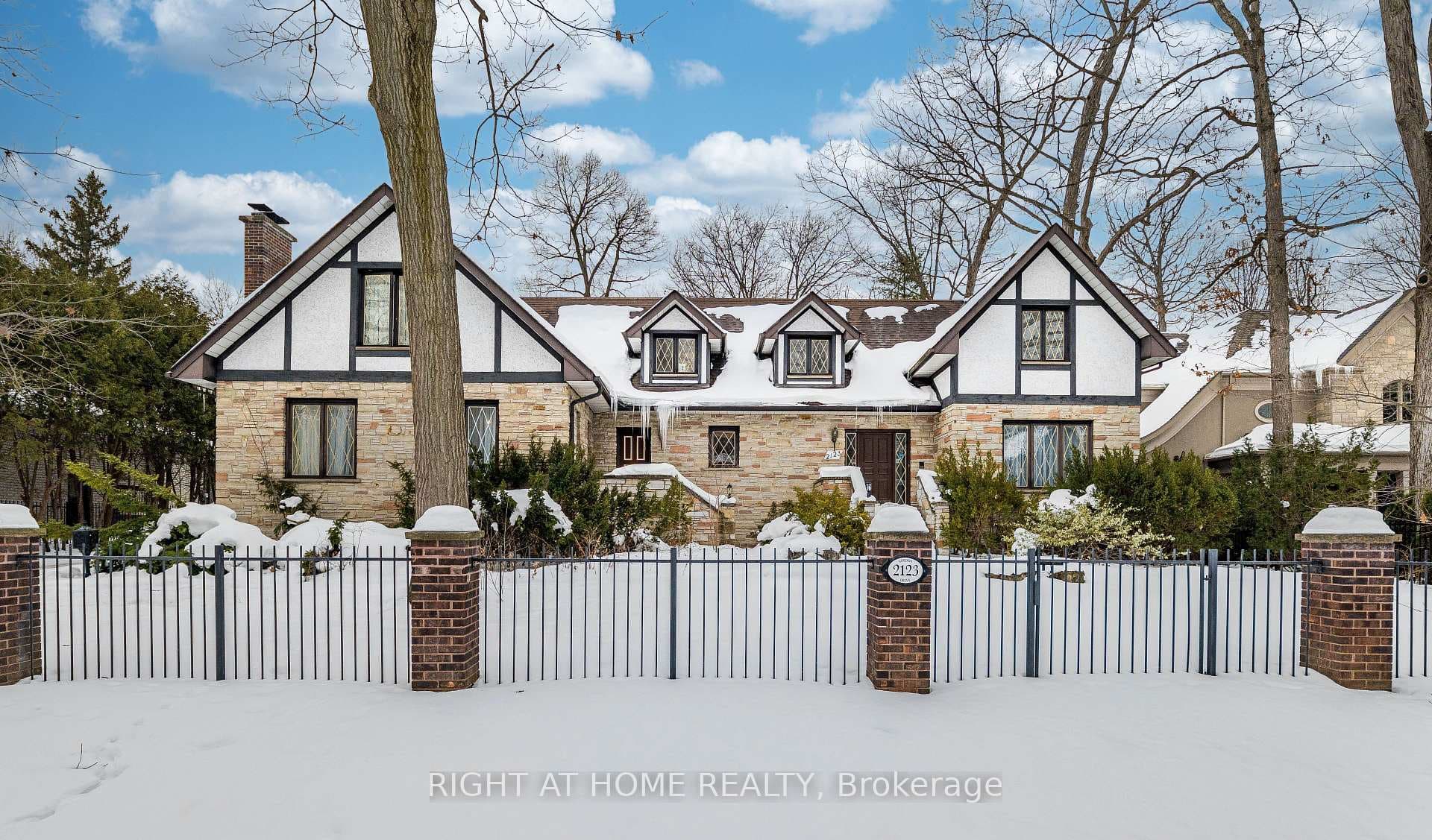 2123 Gordon Drive, Mississauga, ON L5B 1S6 - Photo 1