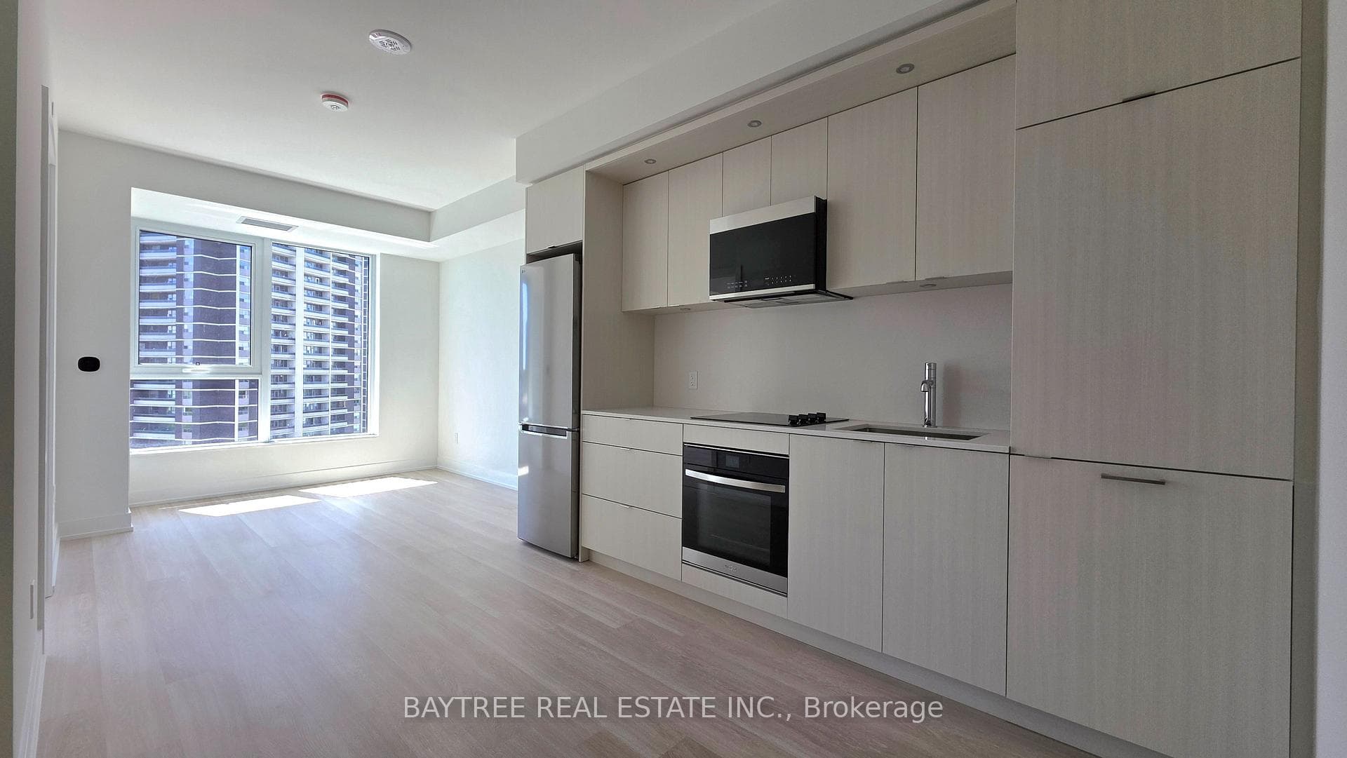 60 Central Park Roadway N/A Unit 1305, Etobicoke (Islington / Rexdale), ON M9A 3K1 - Photo 1