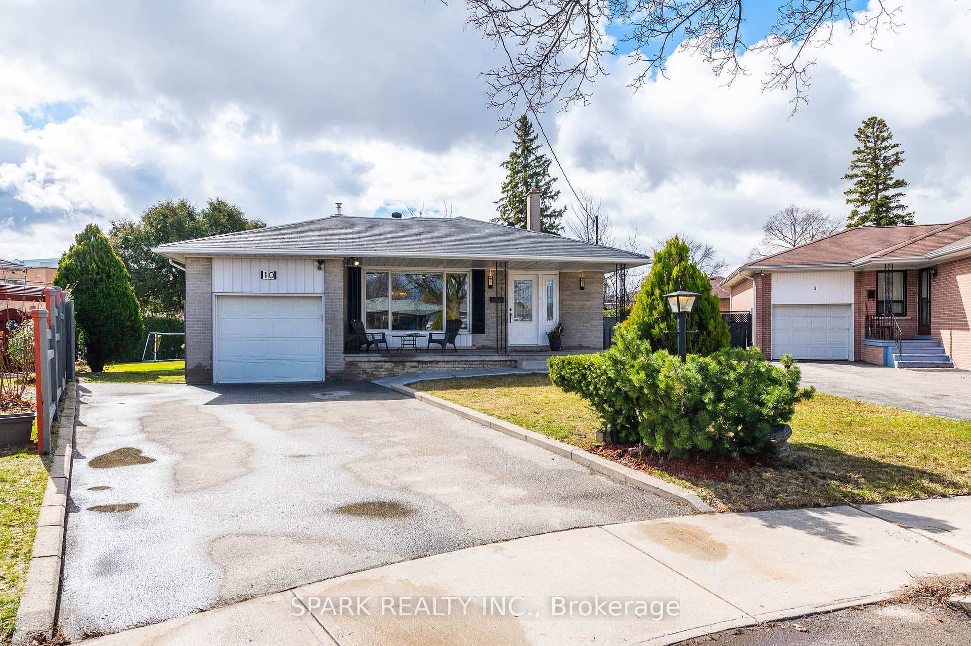 10 Pagoda Place, Etobicoke (West Mall / Rexdale), ON M9V 2V2 - Photo 1