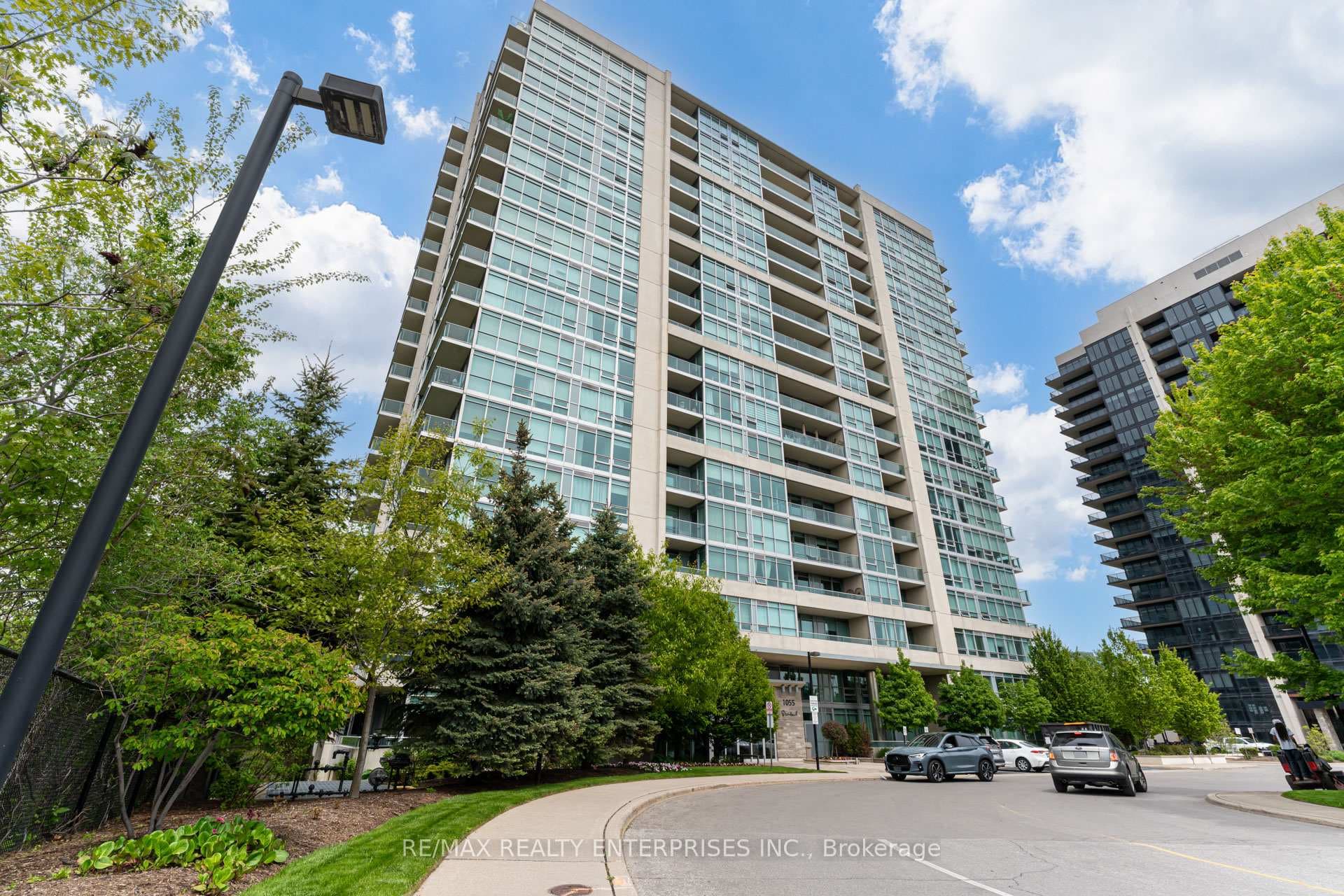 1055 Southdown Road Unit LPH02, Mississauga, ON L5J 0A3 - Photo 1