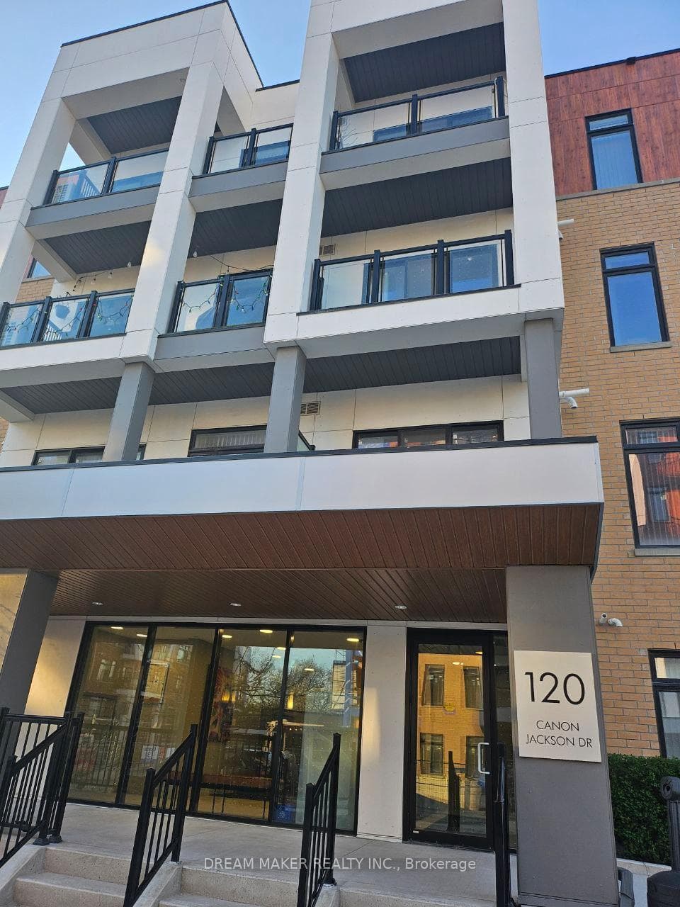 120 Canon Jackson Drive Unit 405, York / Weston, ON M6M 0B8 - Photo 1