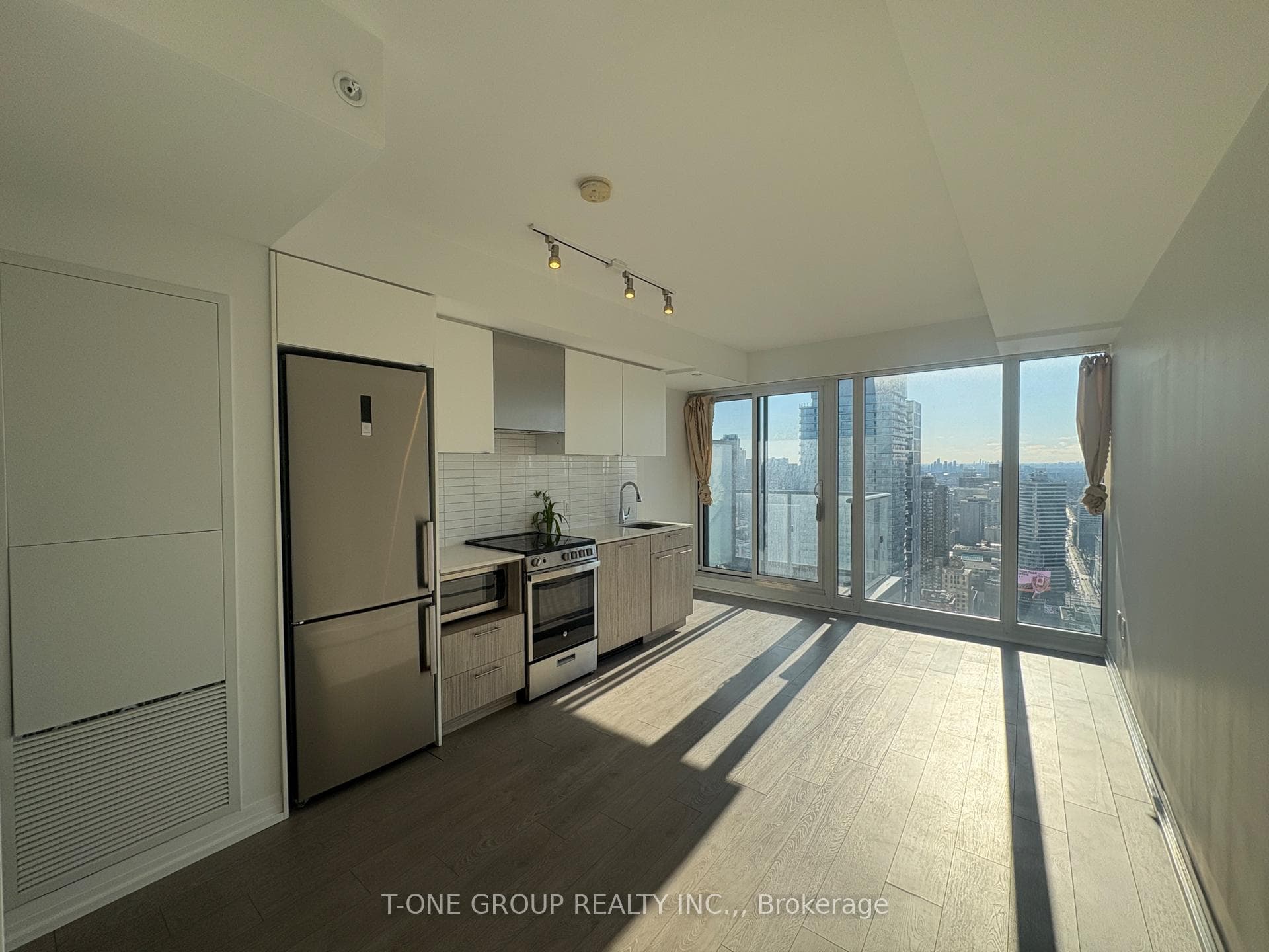 251 Jarvis Street Unit 4707, Regent Park / Cabbagetown / St. James Town, ON M5B 0C3 - Photo 1