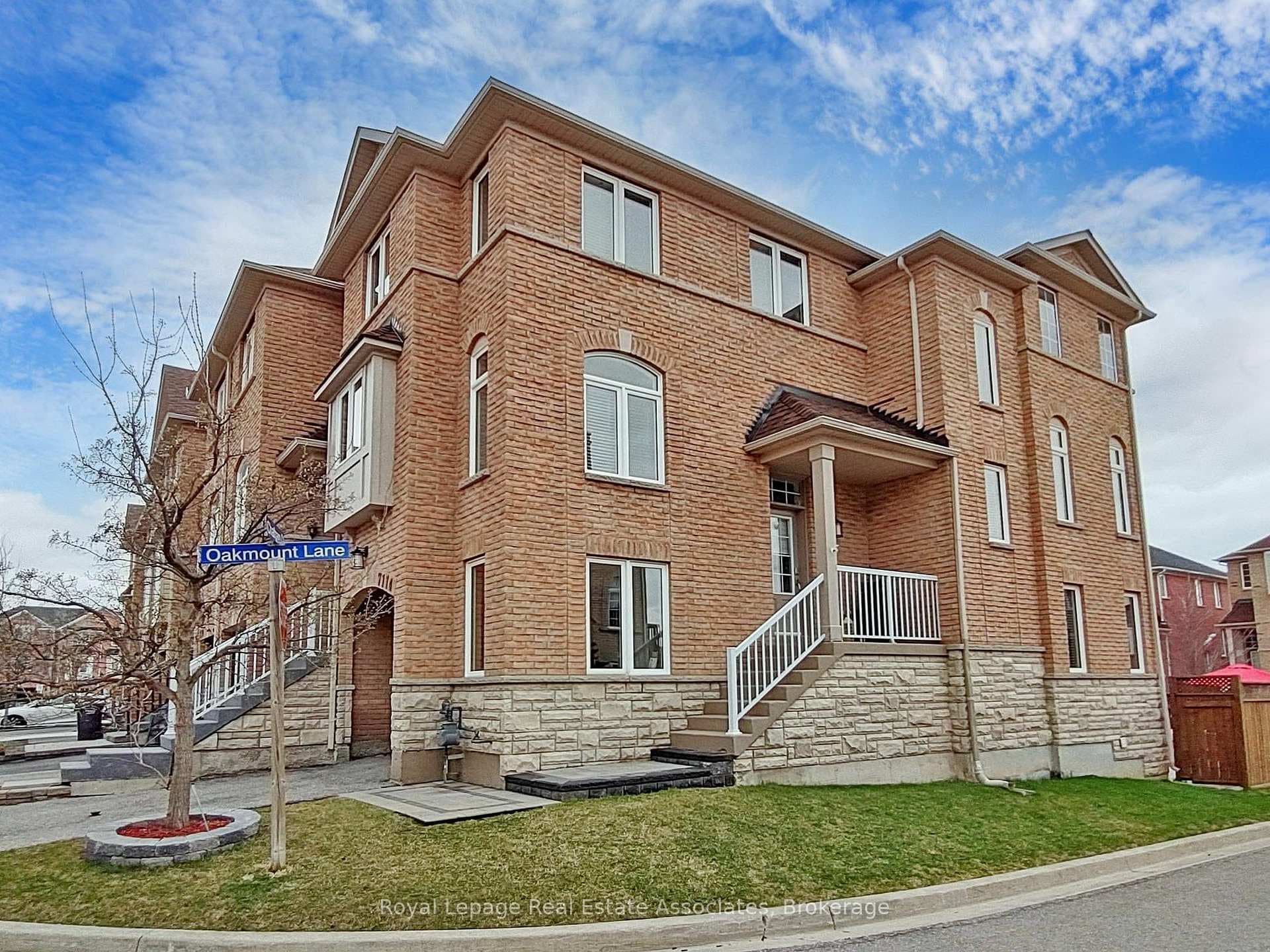 7114 Chatham Court, Mississauga, ON L5N 8R1 - Photo 1
