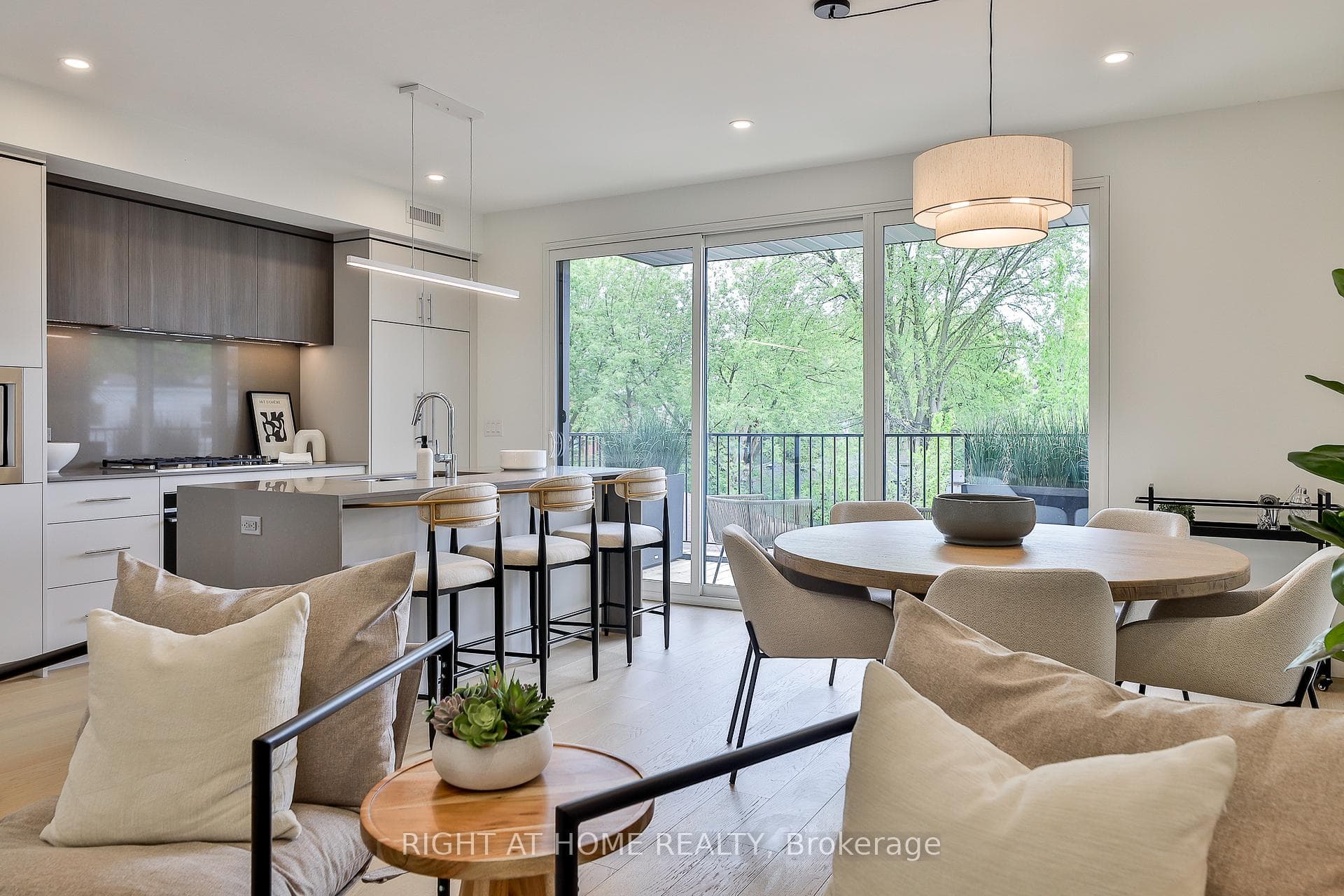 2343 Gerrard Street Unit Centre, The Beaches / Upper Beaches, ON M4E 2E6 - Photo 1