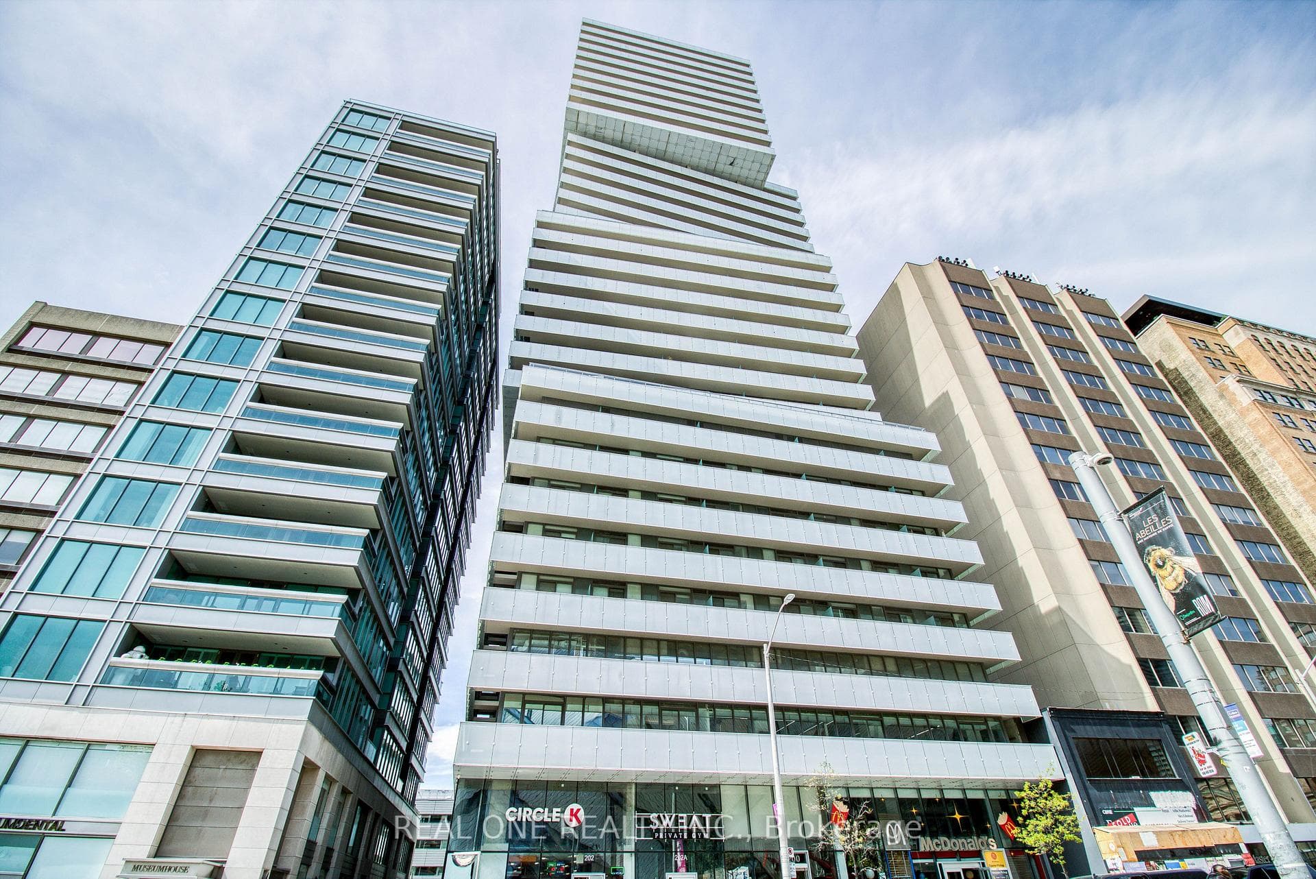 200 Bloor Street Unit 3104, Annex / Yorkville / Summerhill, ON M5S 0B1 - Photo 1