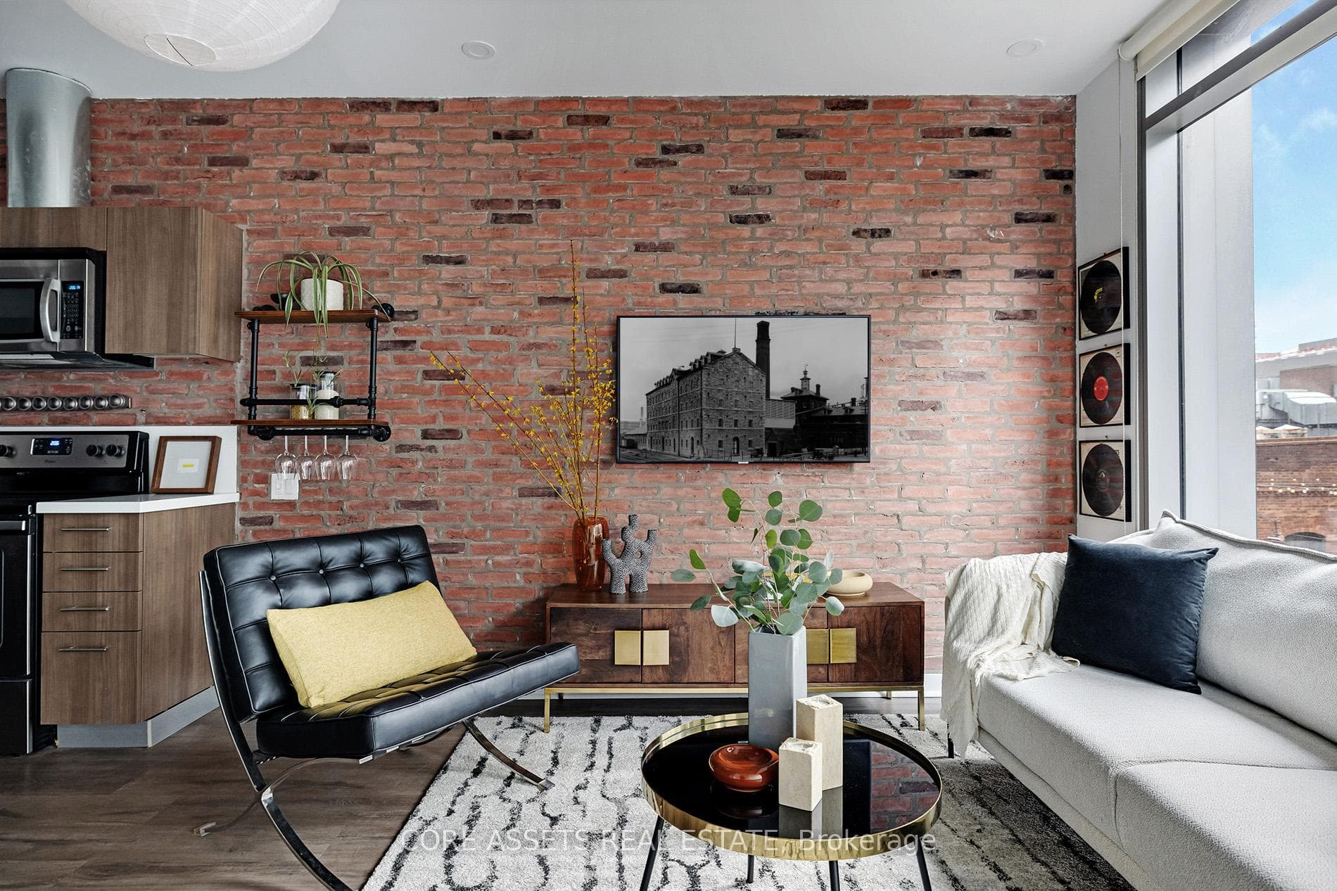 Living area (TV art courtesy of Toronto Archives)