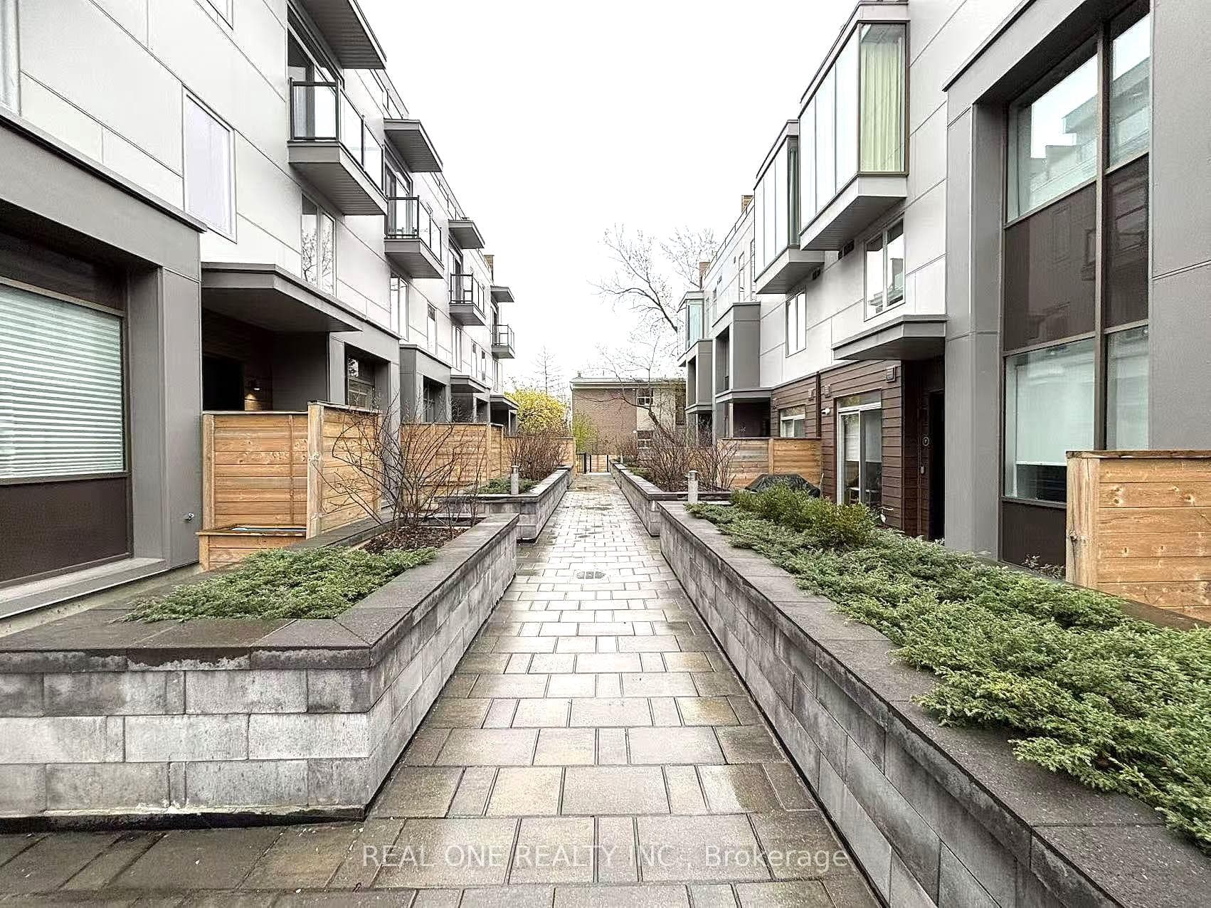 35 Dervock Crescent Unit 3, Hillcrest Village / Bayview Village, ON M2K 0G7 - Photo 1
