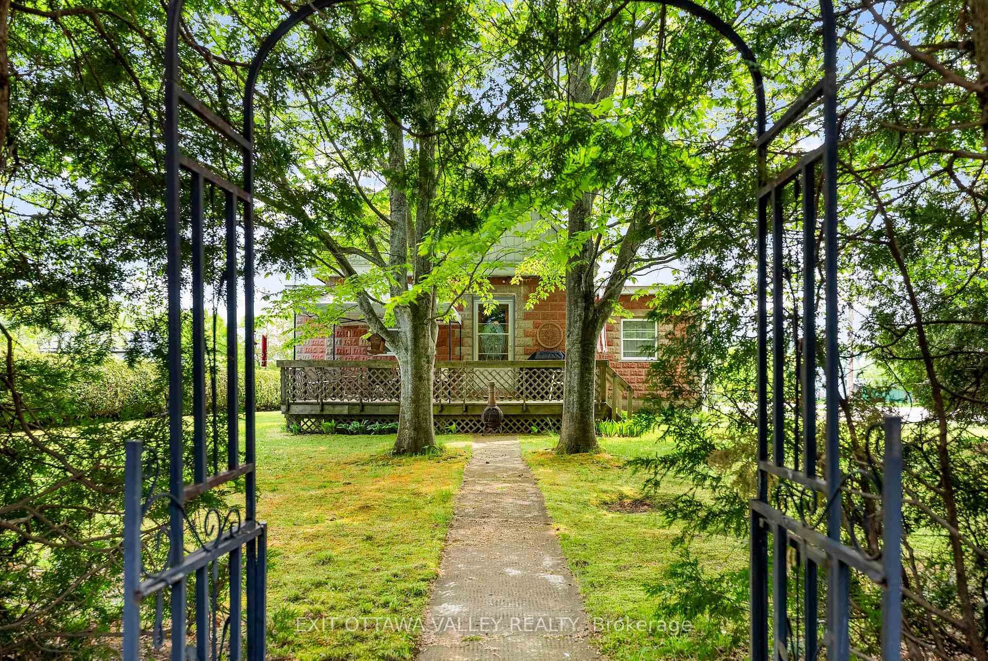 117 Bay Street, Madawaska Valley