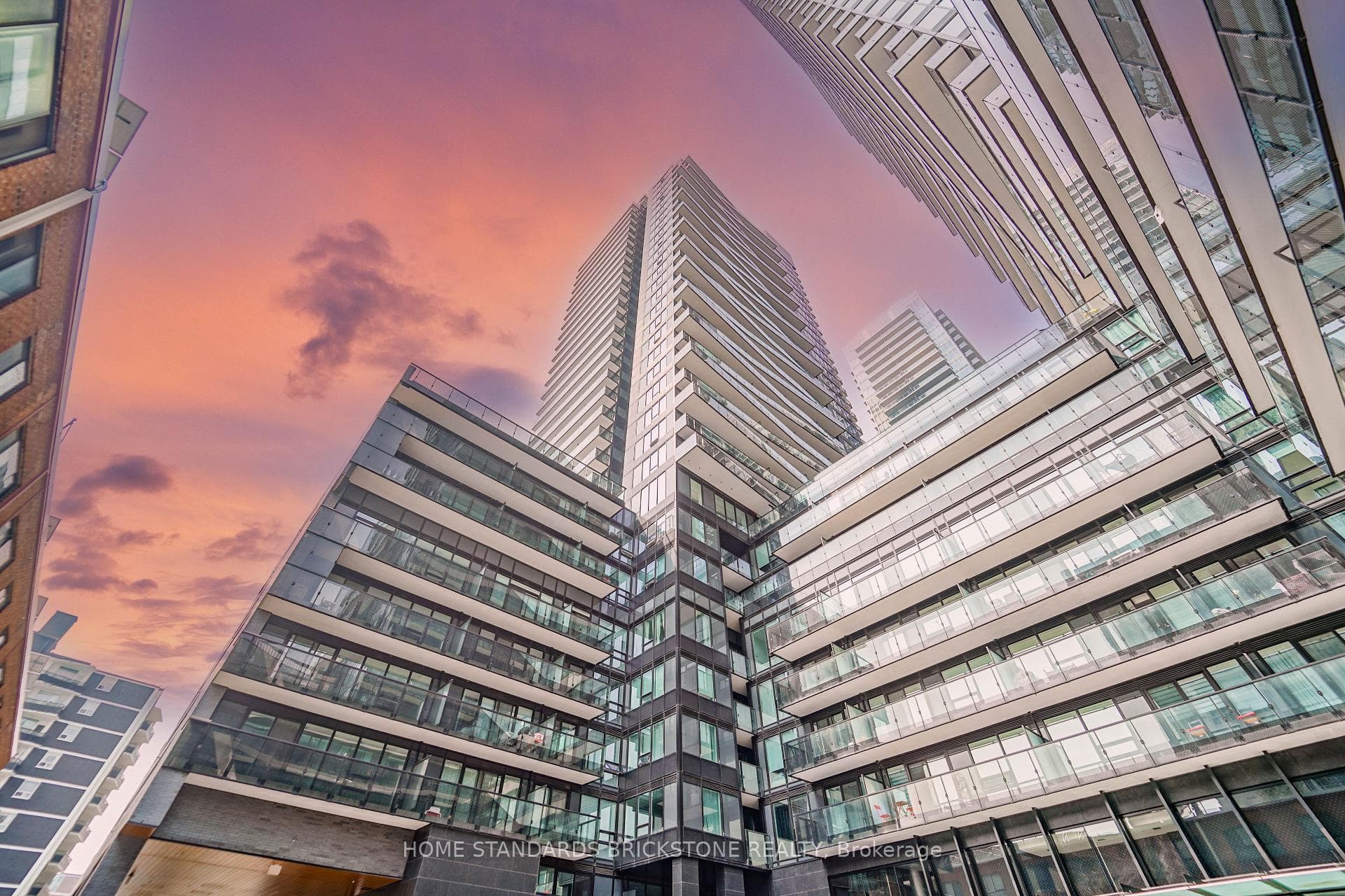 117 Broadway Avenue Unit 1705, Leaside / Davisville, ON M4P 1V3 - Photo 1