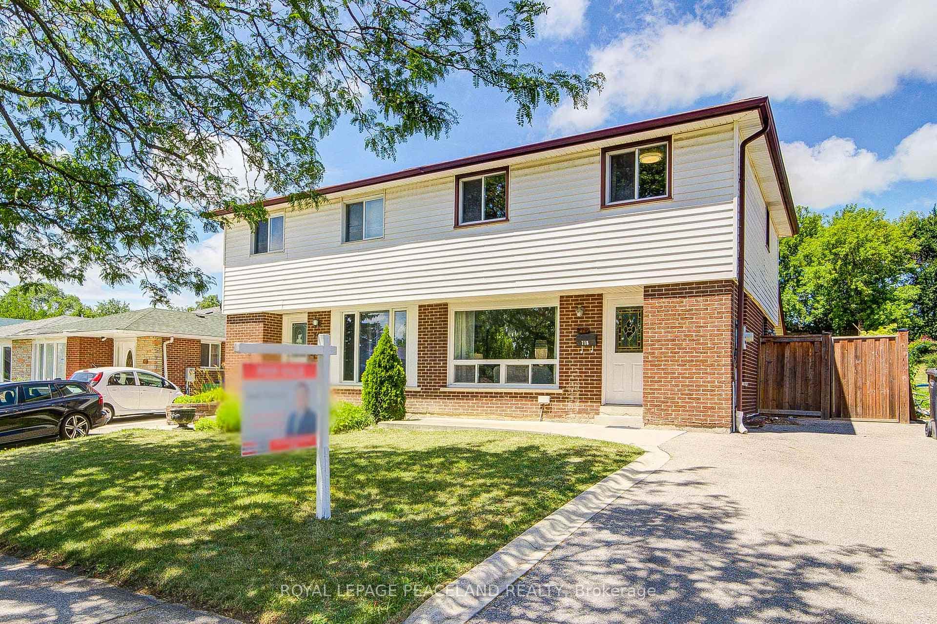 718 Eaglemount Crescent, Mississauga, ON L5C 1N9 - Photo 1