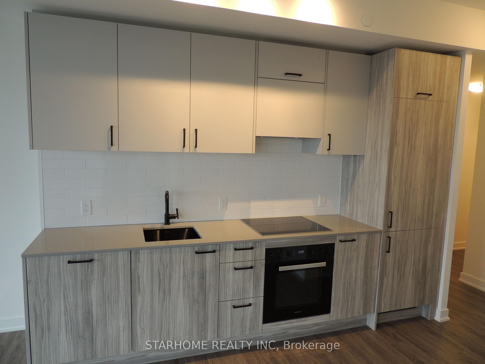 1 Quarrington Lane Unit 2207, Don Mills / Parkwoods / Victoria Village, ON M3C 0S4 - Photo 1