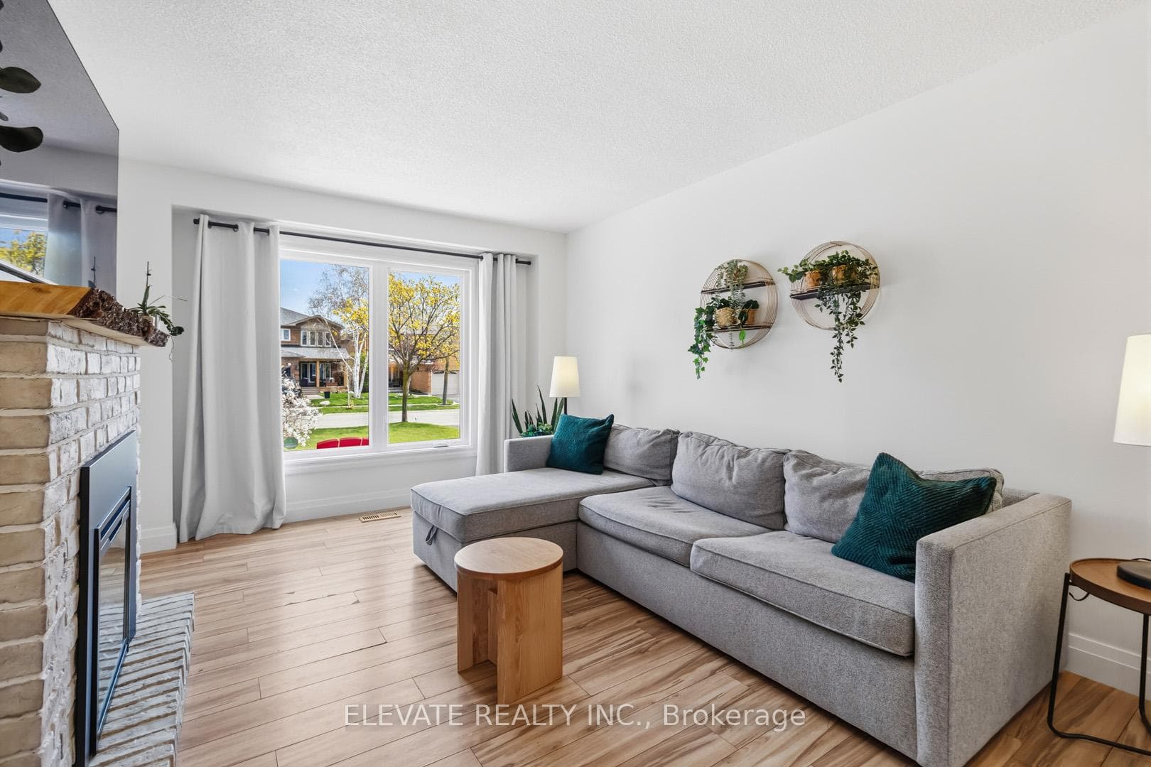 6220 Prairie Circle, Mississauga, ON L5N 5Y4 - Photo 1