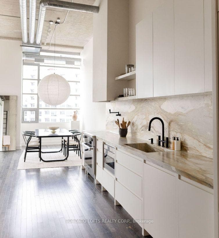 637 Lake Shore Boulevard Unit 318, Downtown Toronto / Waterfront, ON M5V 3J6 - Photo 1