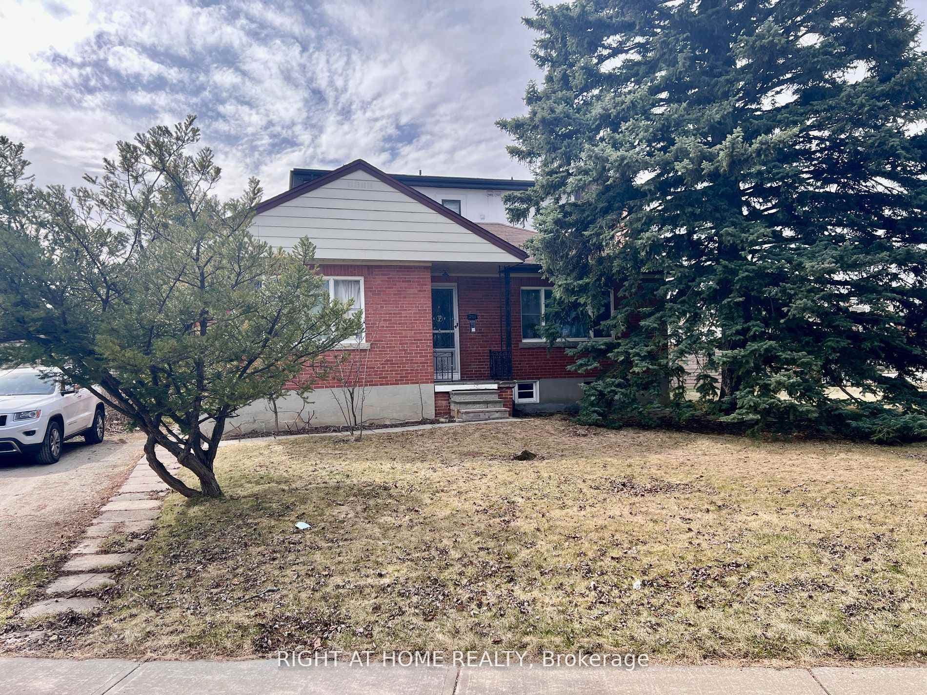 201 Codsell Avenue, North York (Bathurst Manor / Clanton Park), ON M3H 3W5 - Photo 1