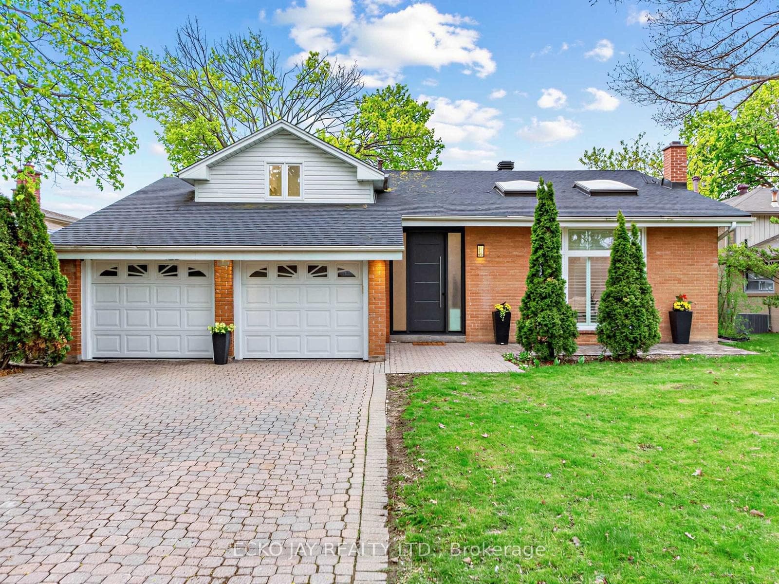Great Curb Appeal!