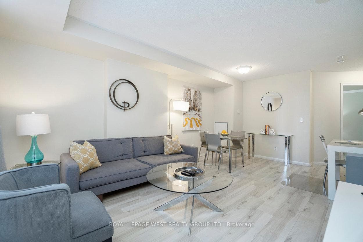 140 Simcoe Street Unit 904, Toronto C01