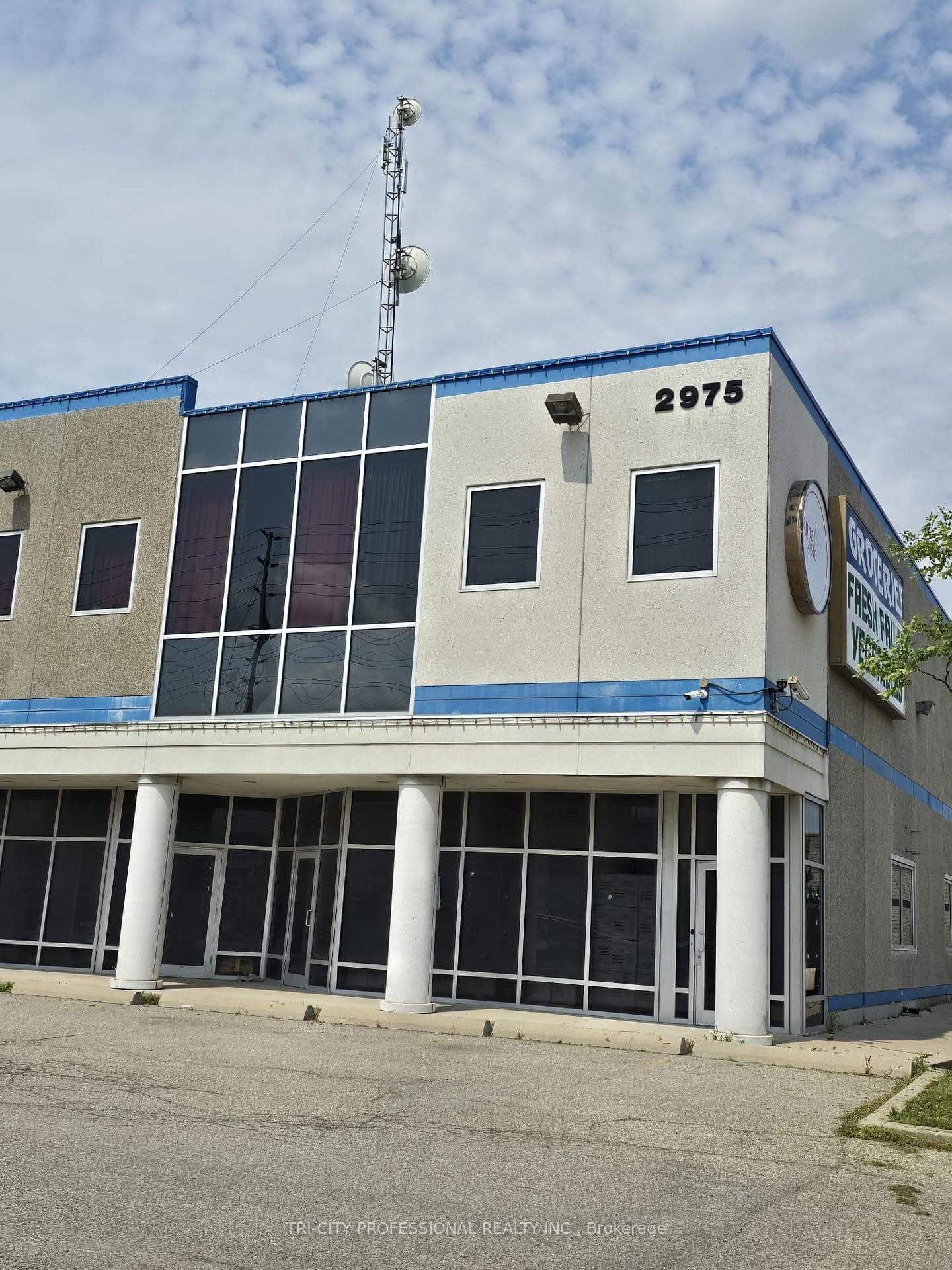 2975 Drew Road Unit 215, Mississauga, ON L4T 0A1 - Photo 1