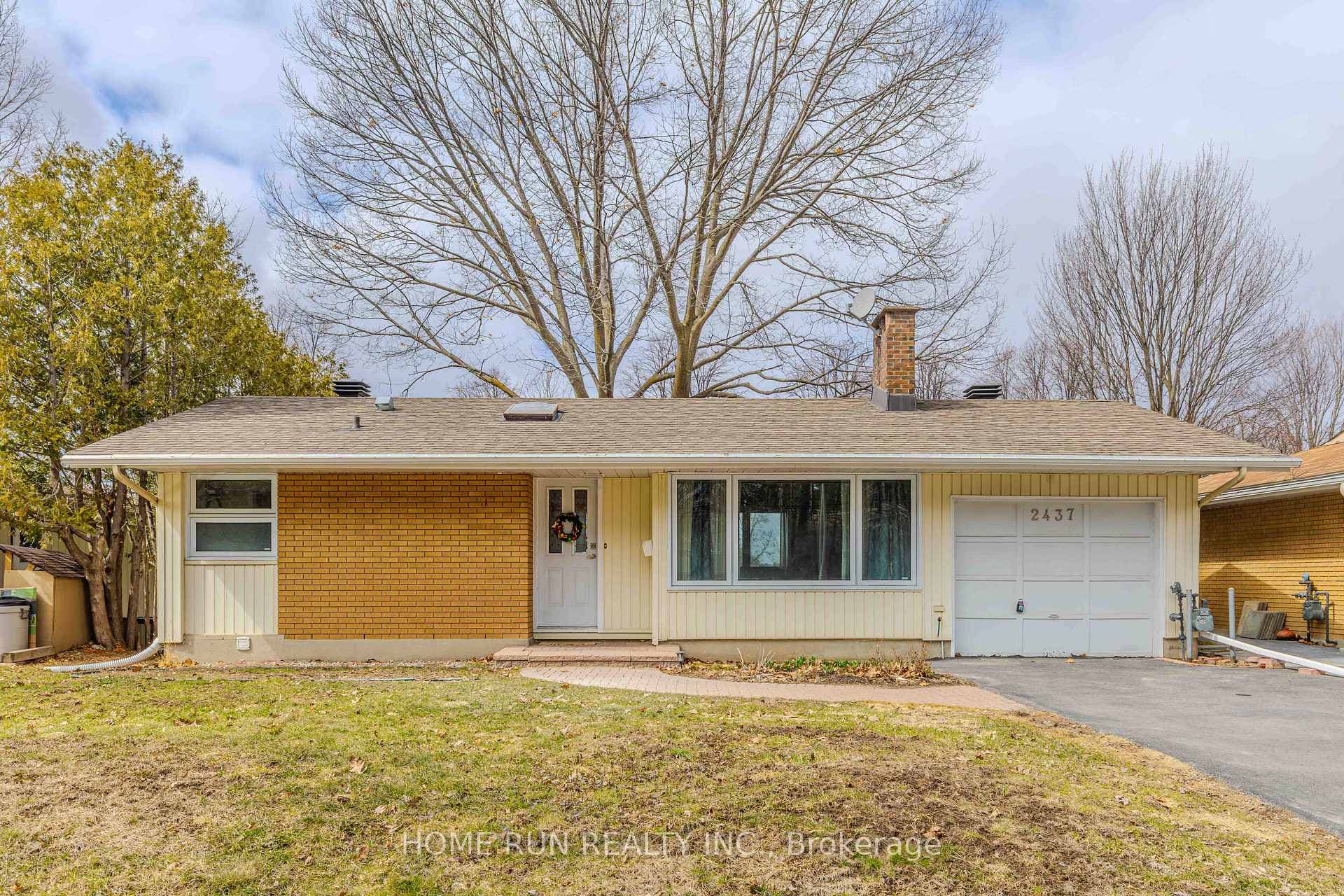 2437 Baseline Road, Parkway Park - Queensway Terrace S and Area, ON K2C 0E3 - Photo 1