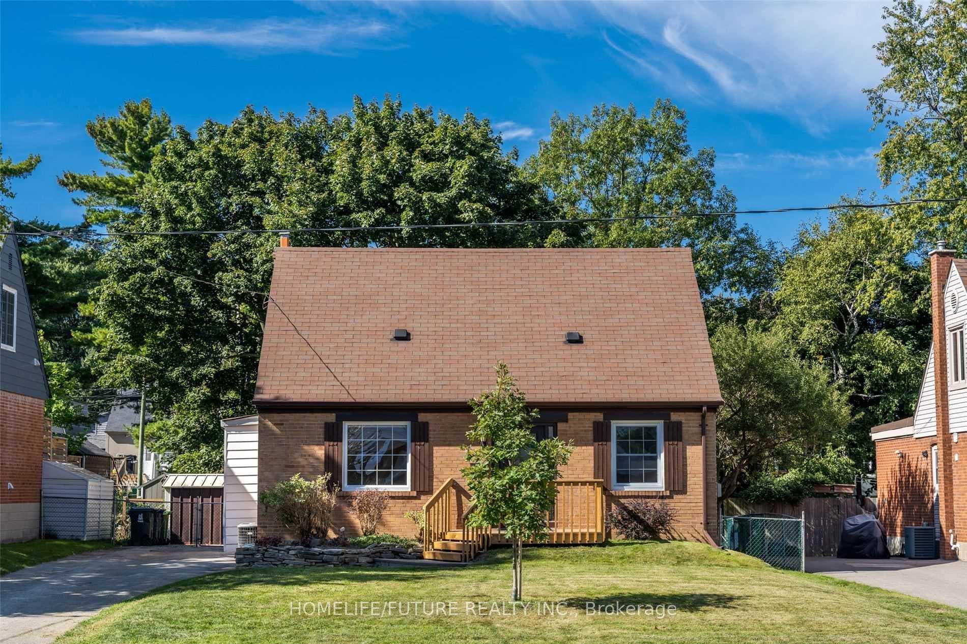 142 Harewood Avenue, Scarborough Town Centre, ON M1M 2R7 - Photo 1