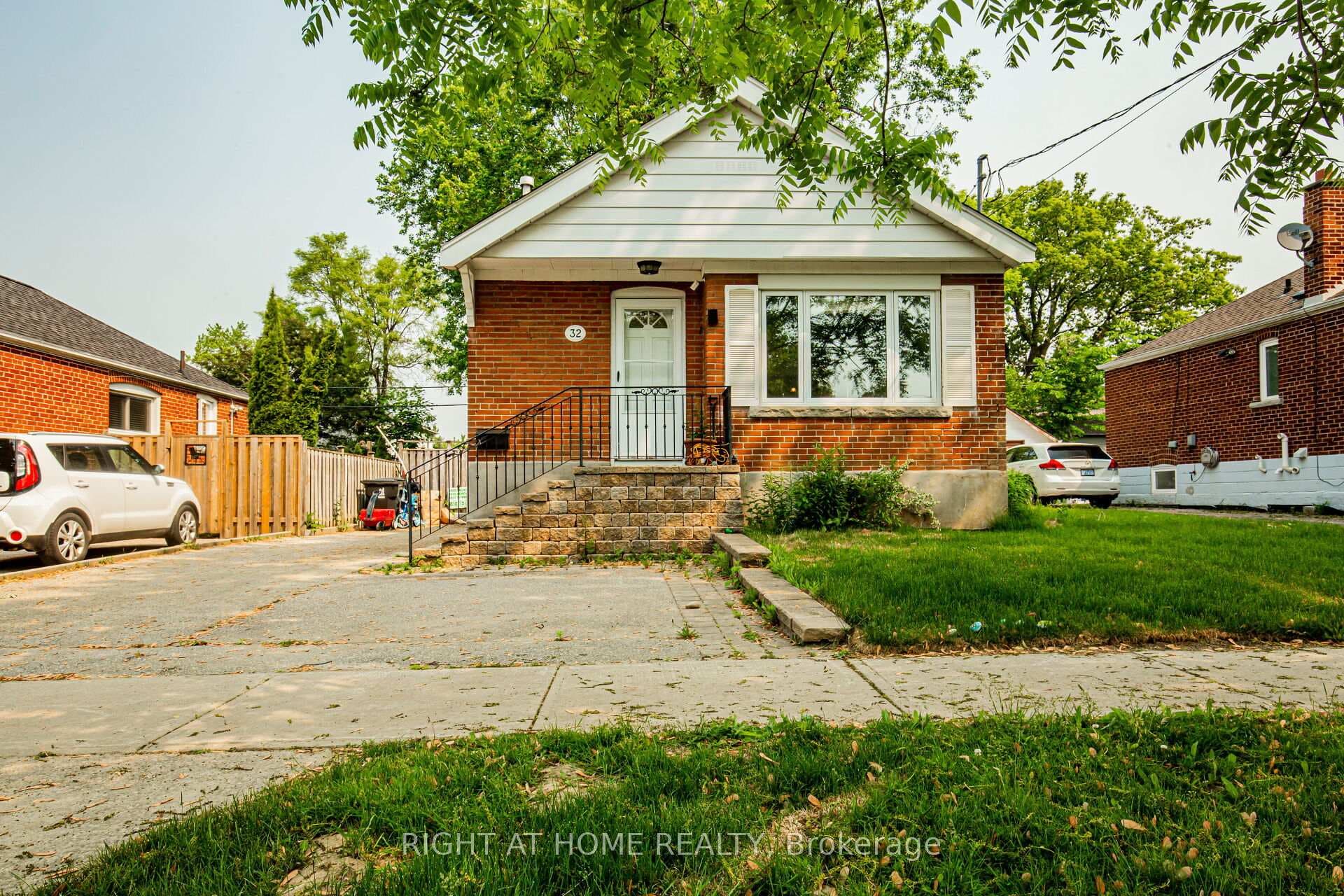 32 Florens Avenue, Dorset Park / Kennedy Park, ON M1L 1R6 - Photo 1