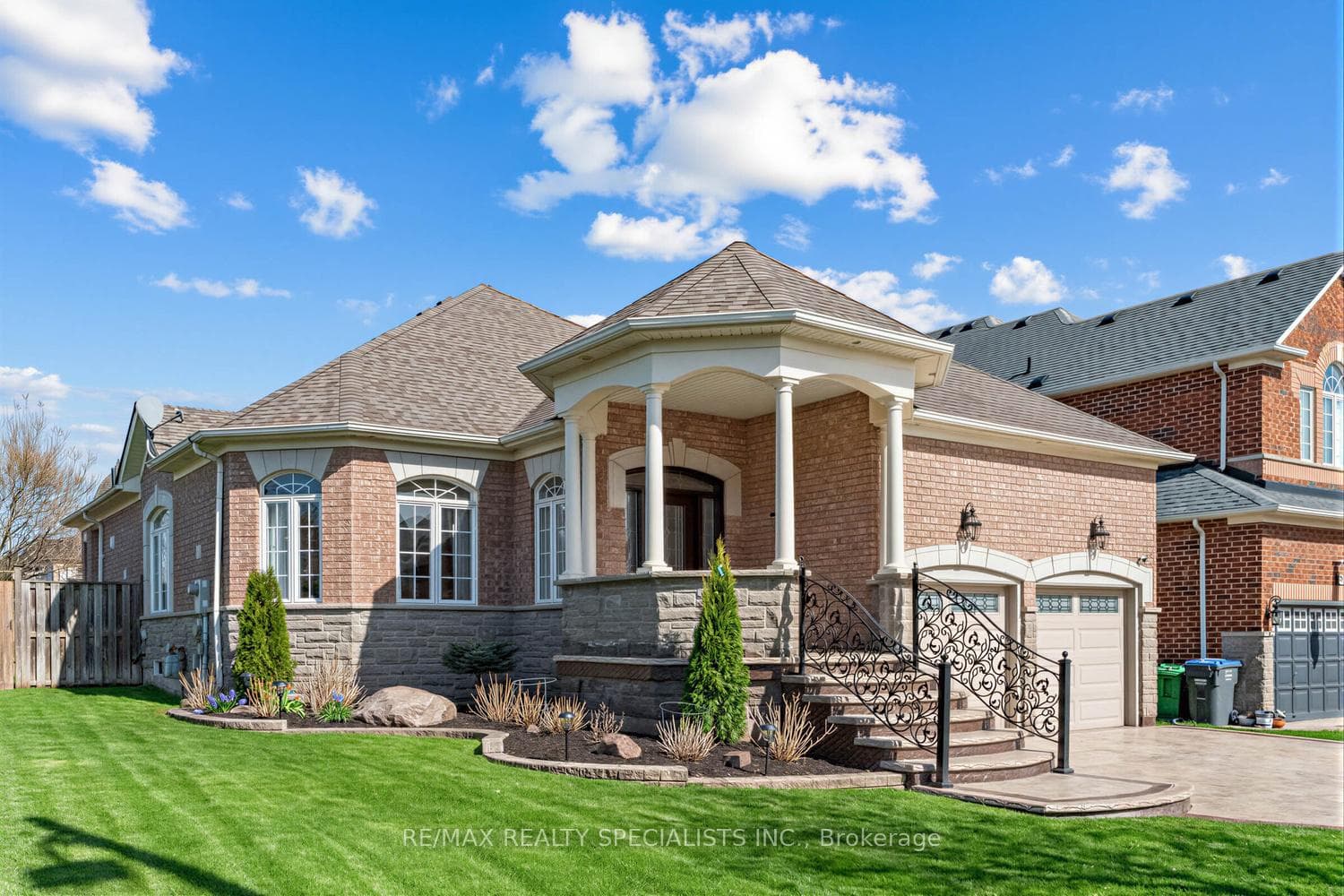 946 Brass Winds Place, Mississauga, ON L5W 1T1 - Photo 1